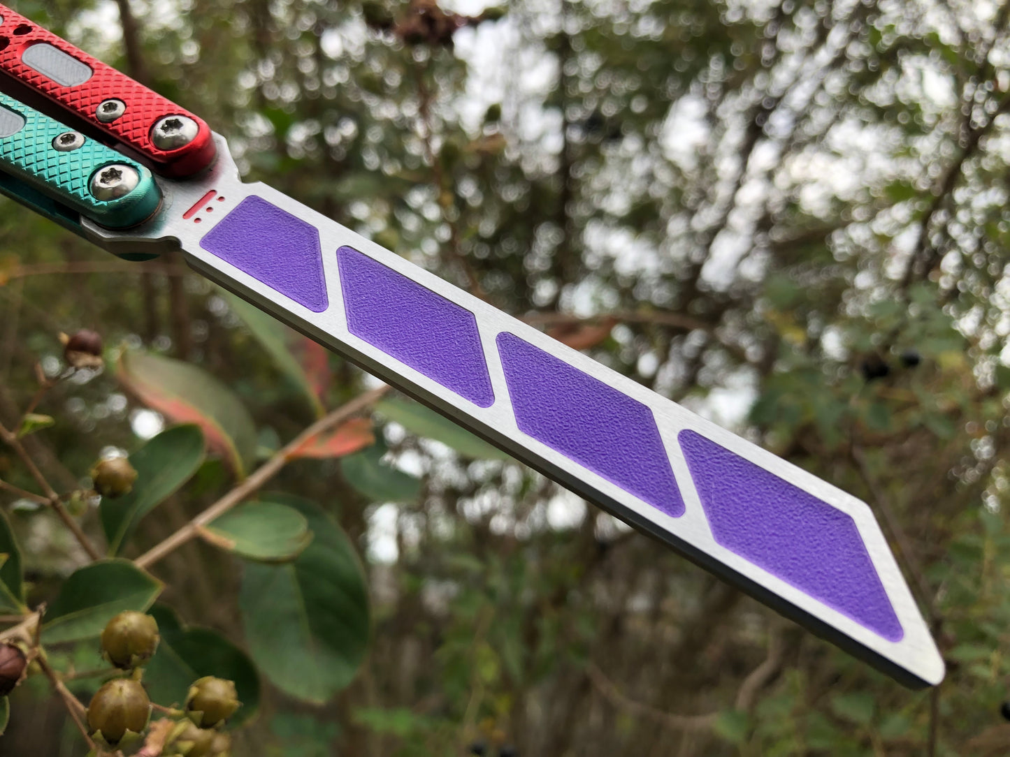 Add blade weight and a pop of color to your NRB Ultralight balisong trainer with these custom-made Zippy blade inserts. The inserts are made of a shatter-proof polyurethane with an edge lip, so they won't fall out on drops. The inserts enable you to modify the balance of your Ultralight and can be used to compensate for the added handle weight from the Zippy handle inlays.