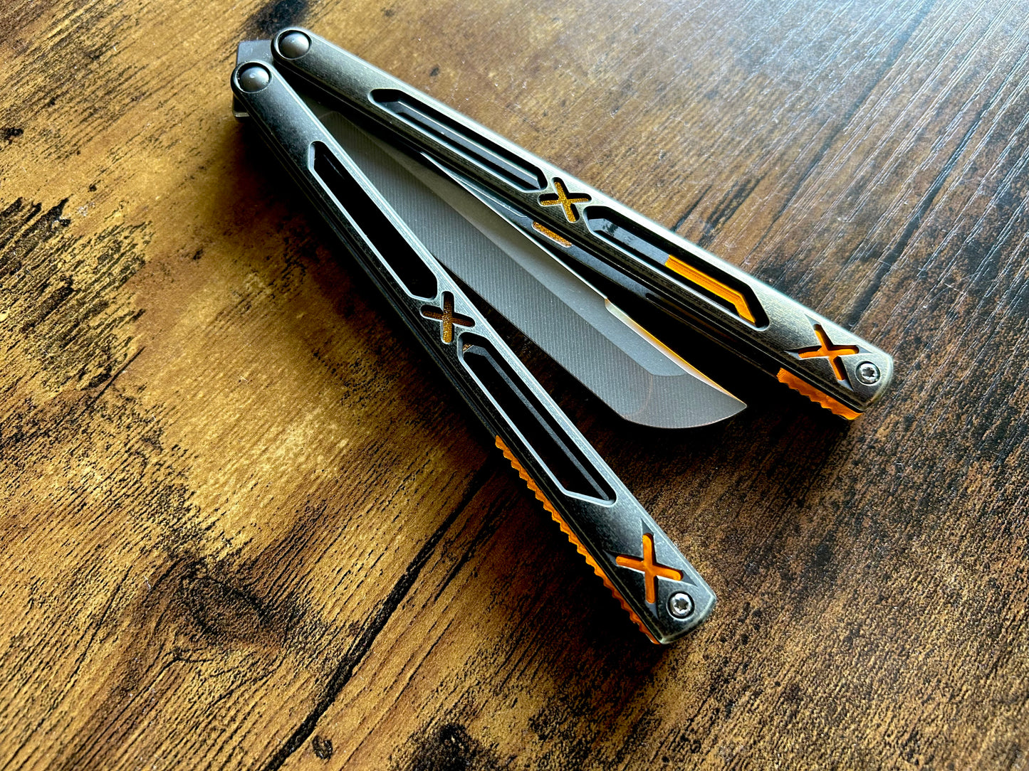 Designed and manufactured by Zippy, these are the OEM spacers and inlays included with each Bxndxge Stitch v2 balisong. This listing allows you to customize your Bxndxge Stitch v2 and Stitch-R with different colors. These mods are made in-house from a rubbery, shatter-proof polyurethane.