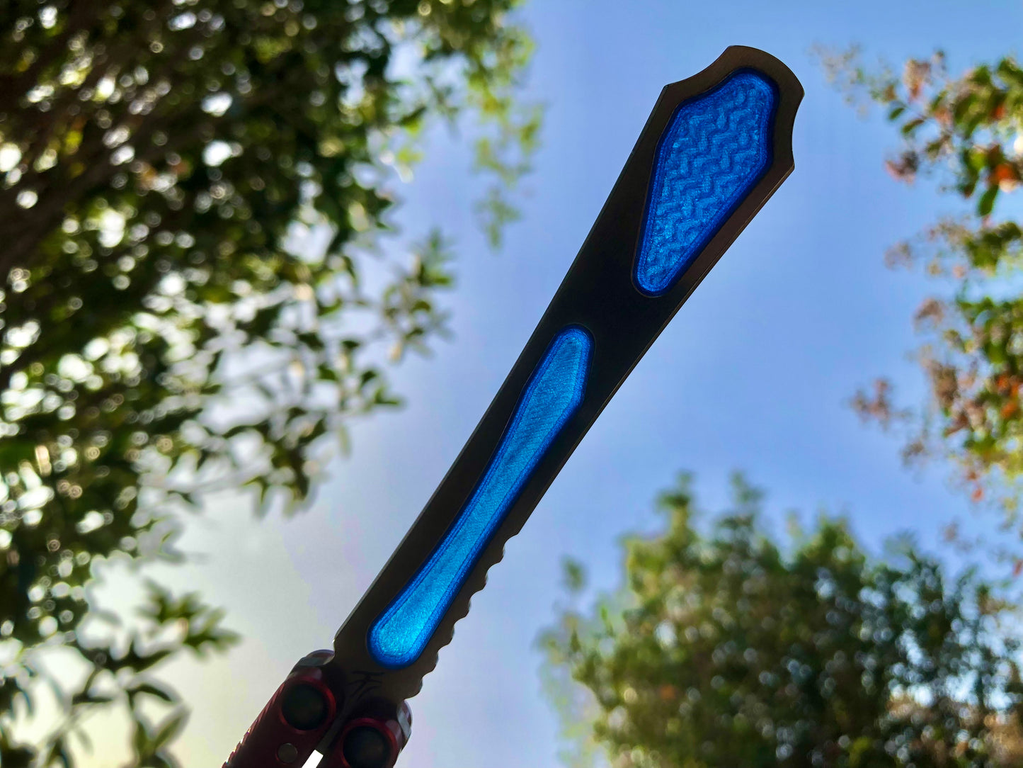 Adjust the weight distribution of your Fellowship Blades Hognose balisong trainer with this custom-made Zippy balance mod. This mod consists of shatter-proof polyurethane inserts which add tip weight to the blade, and jimping plugs which add end-weight to the handles. Together, these mods add a pop of color and increase the momentum of the Hognose trainer.