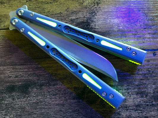 Modify the balance and ergo of your EPS Wraith Balisong with Zippy spacers, made in-house from a rubbery, shatter-proof polyurethane. They add positive "saw-tooth" jimping to the Wraith and include a tungsten weight system for adjustable balance. The spacers are available as either full-length flush spacers, or handle extensions which add length and protect the handles from drops.