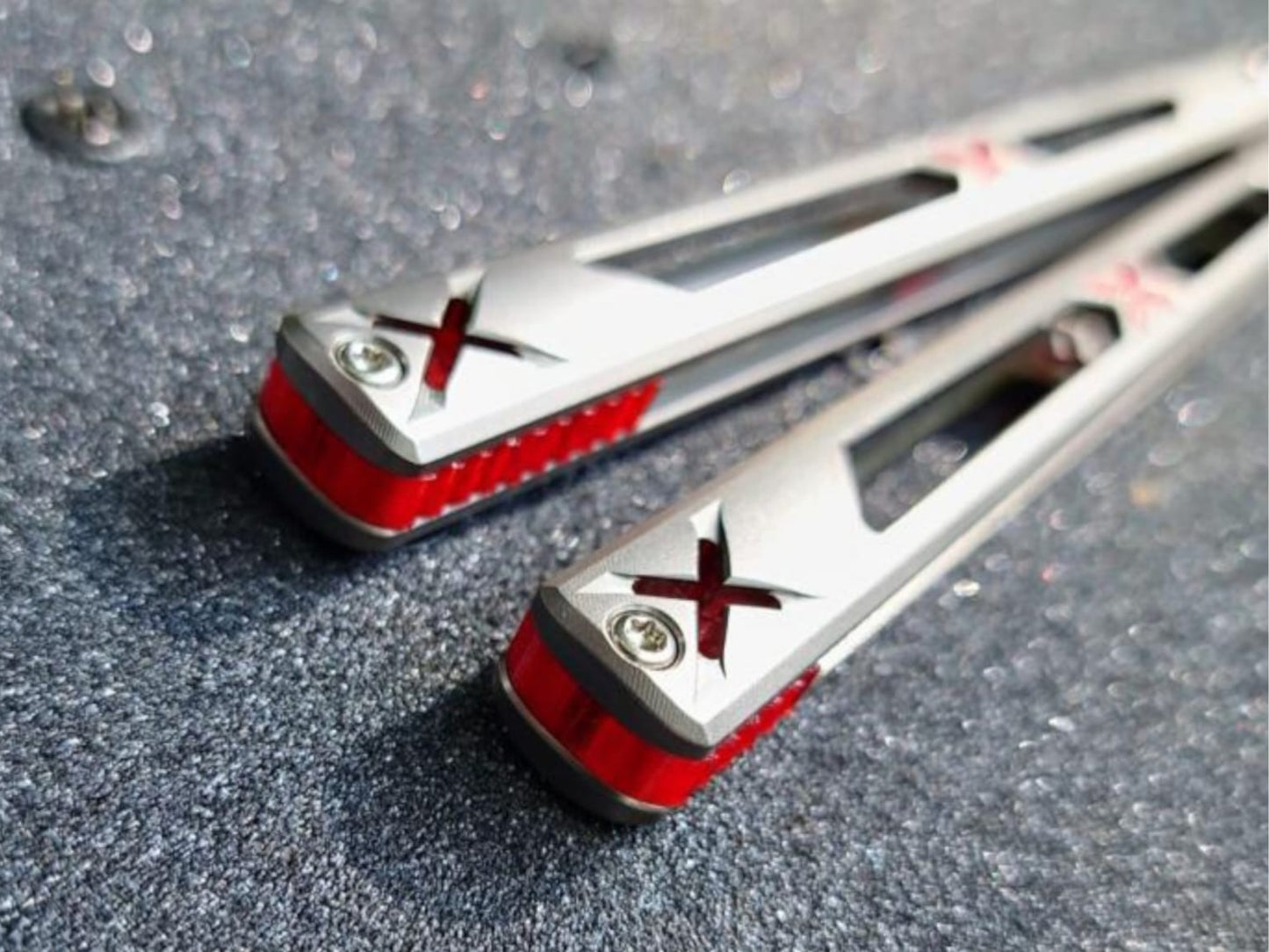Made by Bxndxge Knives (Bandage, not bondage!) in collaboration with Zippy, the "Stitch" handles are a Titanium rehandle mod compatible with blades from both the BRS Replicant and Squid Industries Krake Raken balisongs.