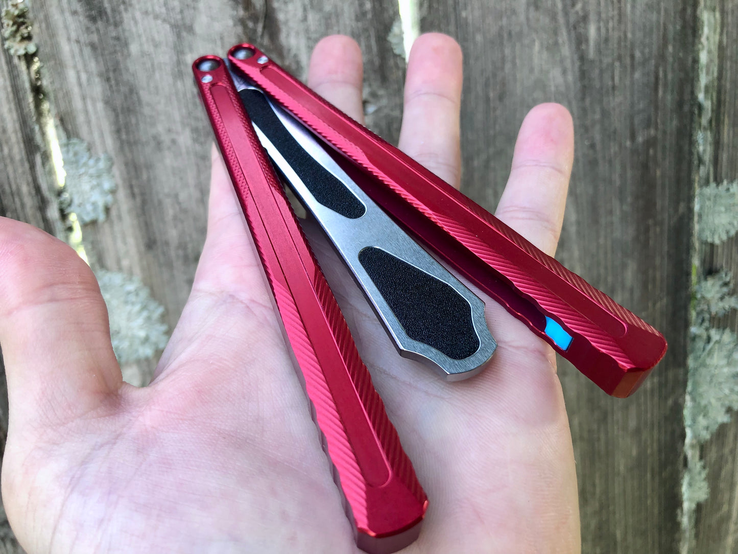 Adjust the weight distribution of your Fellowship Blades Hognose balisong trainer with this custom-made Zippy balance mod. This mod consists of shatter-proof polyurethane inserts which add tip weight to the blade, and jimping plugs which add end-weight to the handles. Together, these mods add a pop of color and increase the momentum of the Hognose trainer.