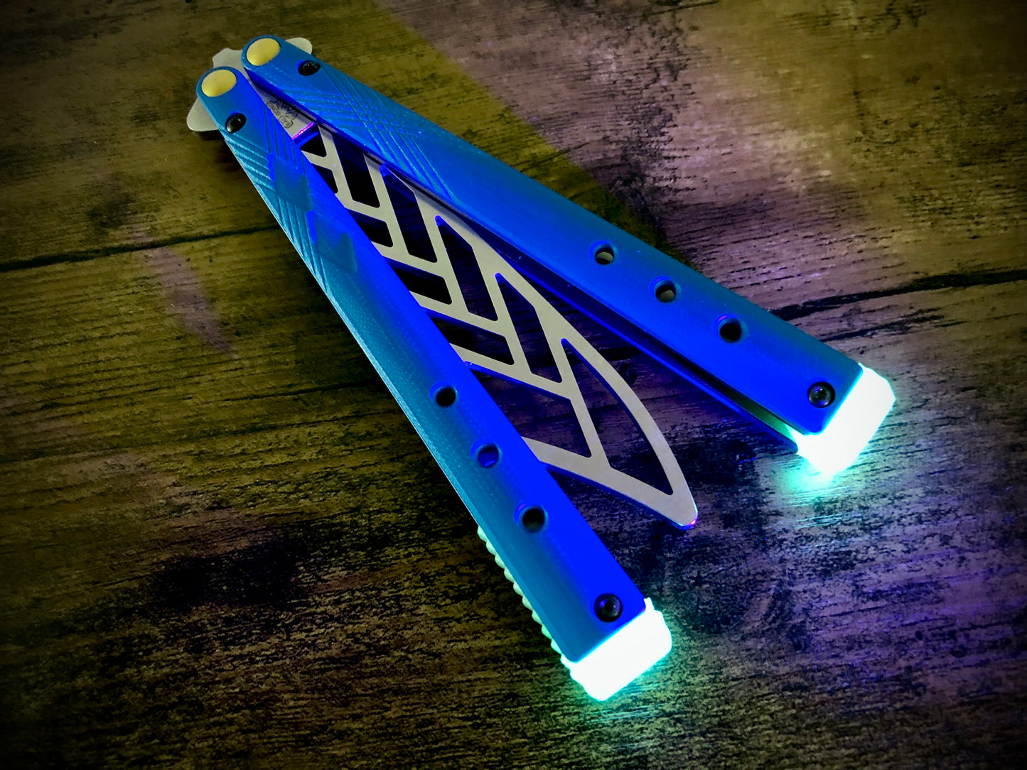 These Zippy spacers for the Benchmade Necron balisong are shatter-proof extensions that will protect your handles with no risk of cracking on hard-drops. They are available in 3x different lengths with removable tungsten weights for a more granular balance and length customization. They also offer positive jimping for extra grip, and install easily in just a few minutes (watch the assembly video above!). These spacers are a no-nonsense upgrade for the Necron.