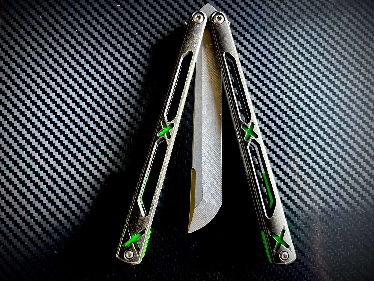 Designed and manufactured by Zippy, these are the OEM spacers and inlays included with each Bxndxge Stitch v2 balisong. This listing allows you to customize your Bxndxge Stitch v2 and Stitch-R with different colors. These mods are made in-house from a rubbery, shatter-proof polyurethane.