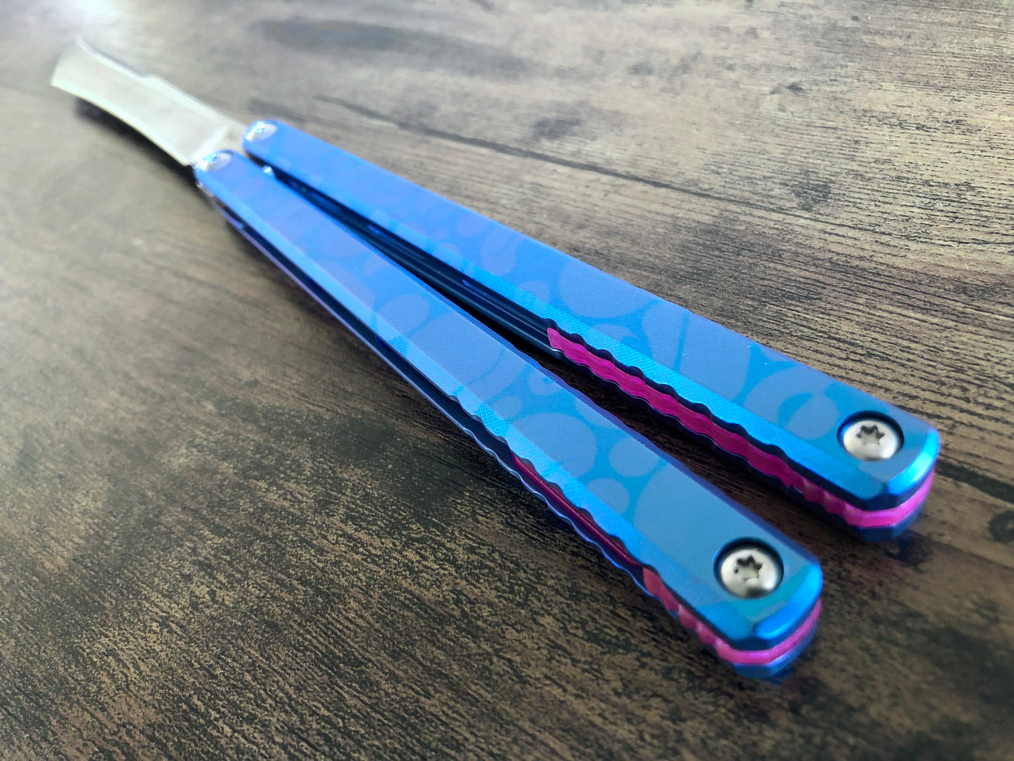 These Zippy spacers designed for the Fellowship Blades Gaboon balisong are made in-house from a rubbery, shatter-proof polyurethane. They add additional jimping to the Gaboon, and are also available as extensions which add handle length, protect the handles from drops, and include an adjustable tungsten weight system.