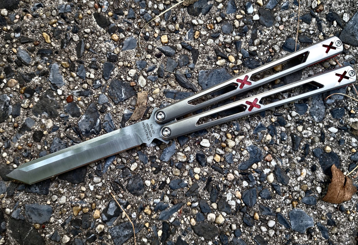 Made by Bxndxge Knives (Bandage, not bondage!) in collaboration with Zippy, the "Stitch" handles are a Titanium rehandle mod compatible with blades from both the BRS Replicant and Squid Industries Krake Raken balisongs.