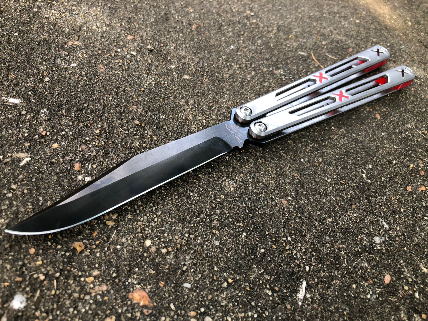Made by Bxndxge Knives (Bandage, not bondage!) in collaboration with Zippy, the "Stitch" handles are a Titanium rehandle mod compatible with blades from both the BRS Replicant and Squid Industries Krake Raken balisongs.
