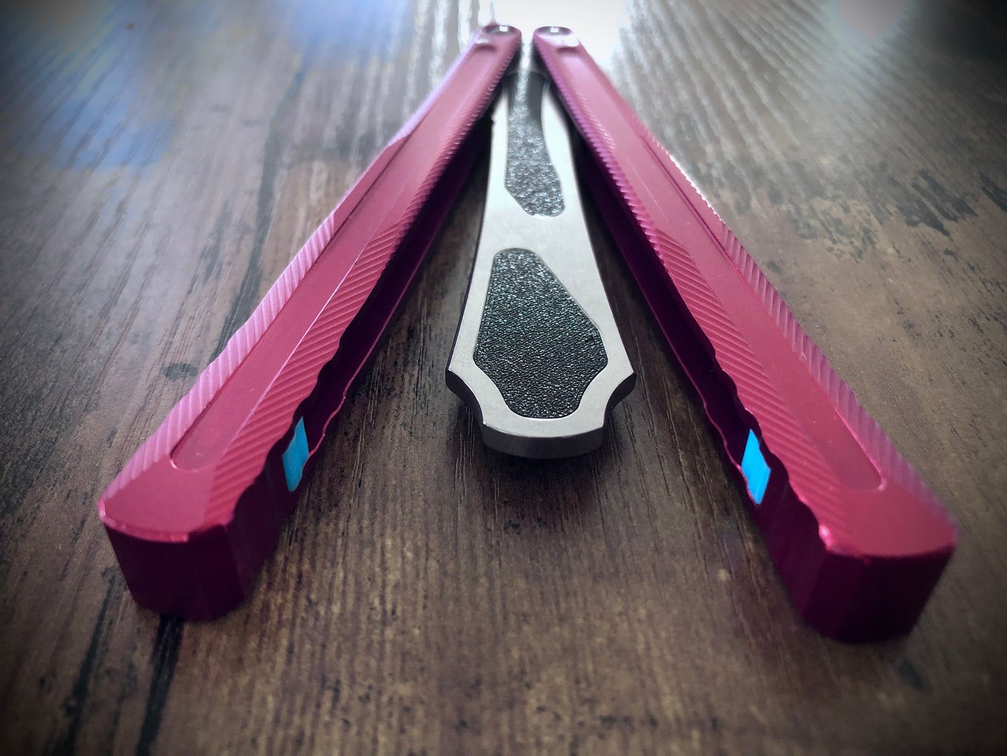 Adjust the weight distribution of your Fellowship Blades Hognose balisong trainer with this custom-made Zippy balance mod. This mod consists of shatter-proof polyurethane inserts which add tip weight to the blade, and jimping plugs which add end-weight to the handles. Together, these mods add a pop of color and increase the momentum of the Hognose trainer.