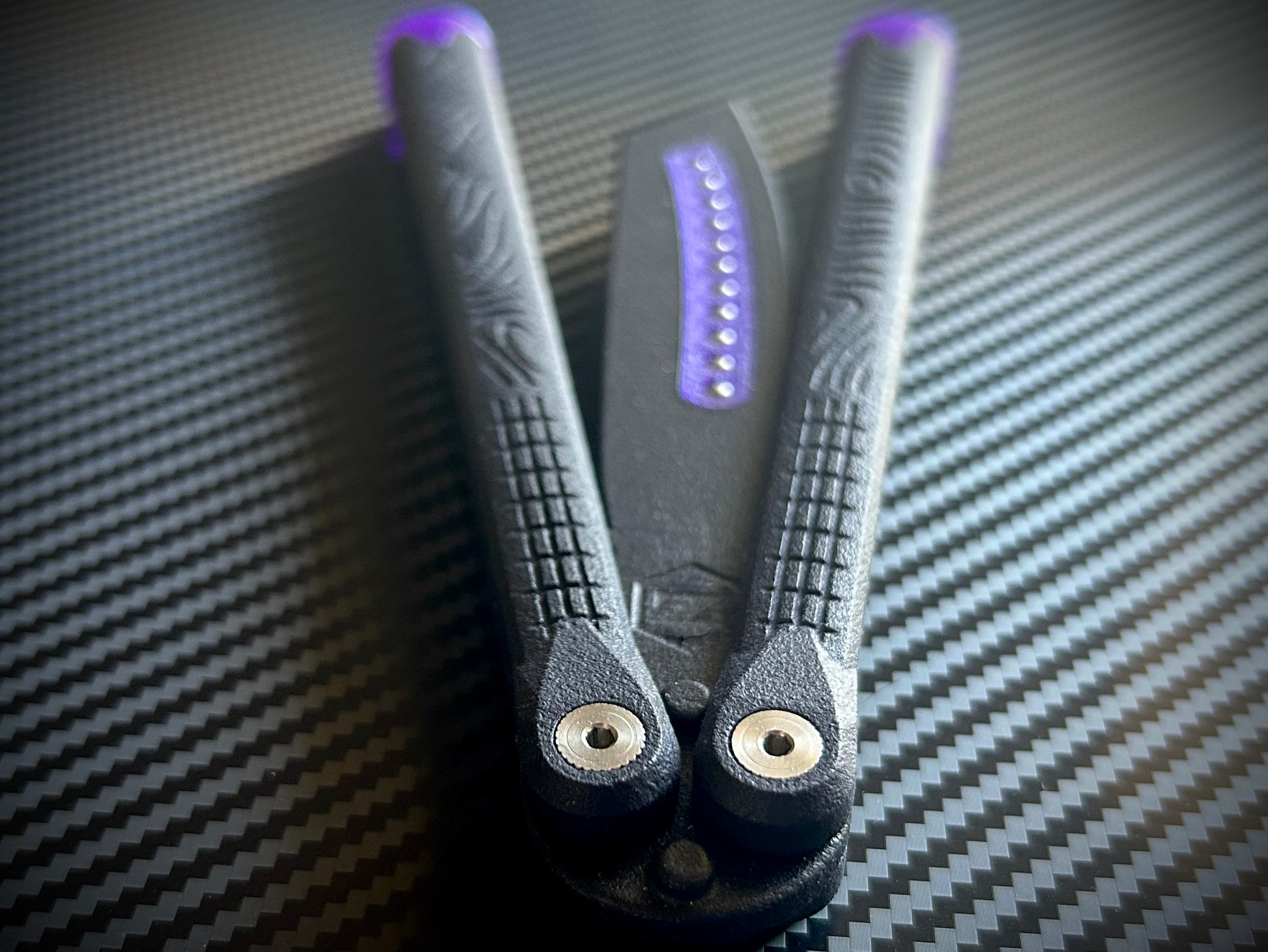 The Cycloid LC (Kershaw Lucha Compatible) is the most premium plastic butterfly knife trainer available. Whether you're looking for your first flipper, or are already experienced balisong flipper, the Cycloid LC's balance, grip, and durability will meet your needs perfectly. Made from glass-reinforced nylon, the Cycloid LC ranks among the heaviest and most durable plastic balisongs available. The Cycloid LC features channel-construction handles and clocks in at 2.7 oz.