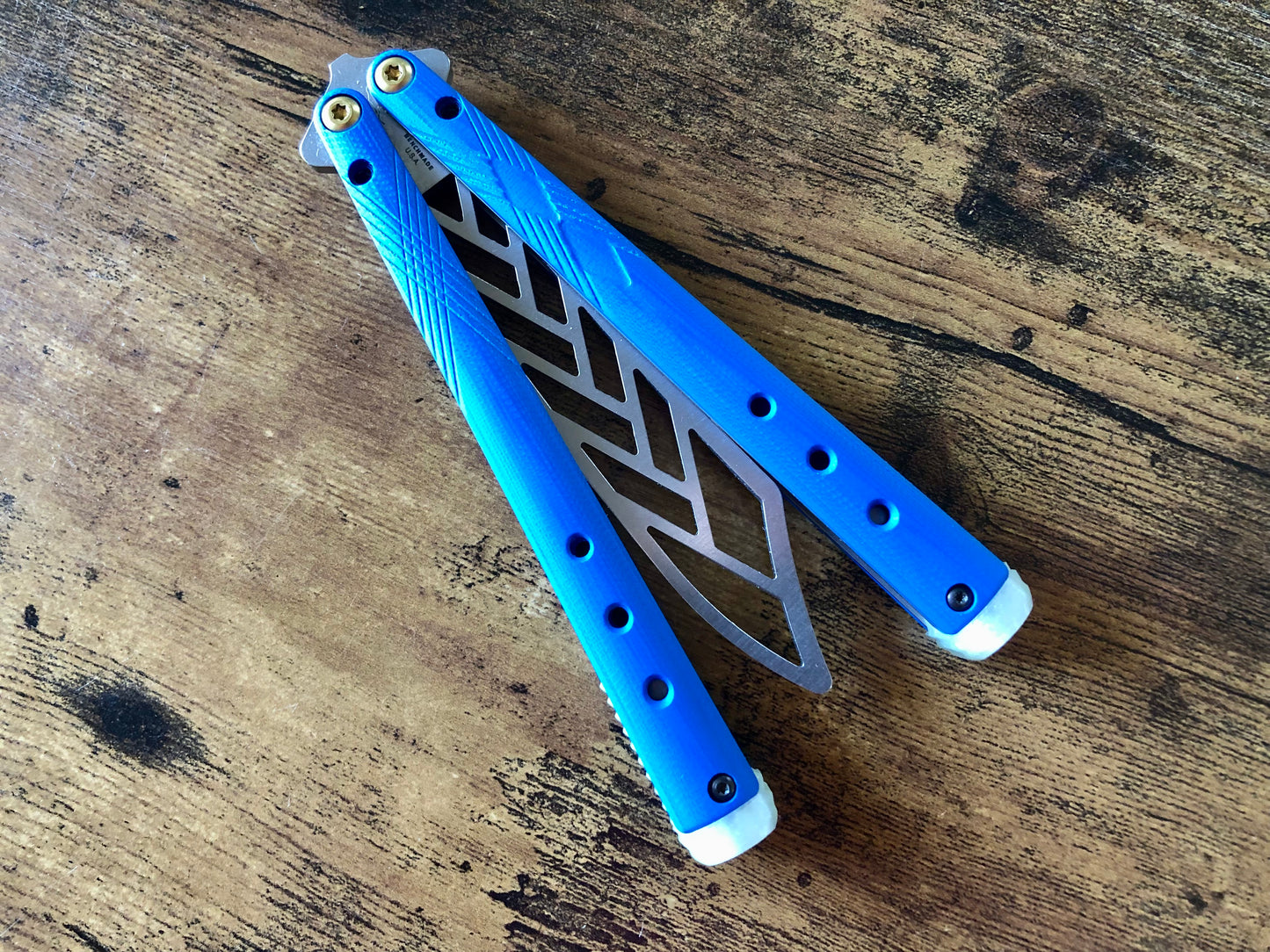 These Zippy spacers for the Benchmade Necron balisong are shatter-proof extensions that will protect your handles with no risk of cracking on hard-drops. They are available in 3x different lengths with removable tungsten weights for a more granular balance and length customization. They also offer positive jimping for extra grip, and install easily in just a few minutes (watch the assembly video above!). These spacers are a no-nonsense upgrade for the Necron.