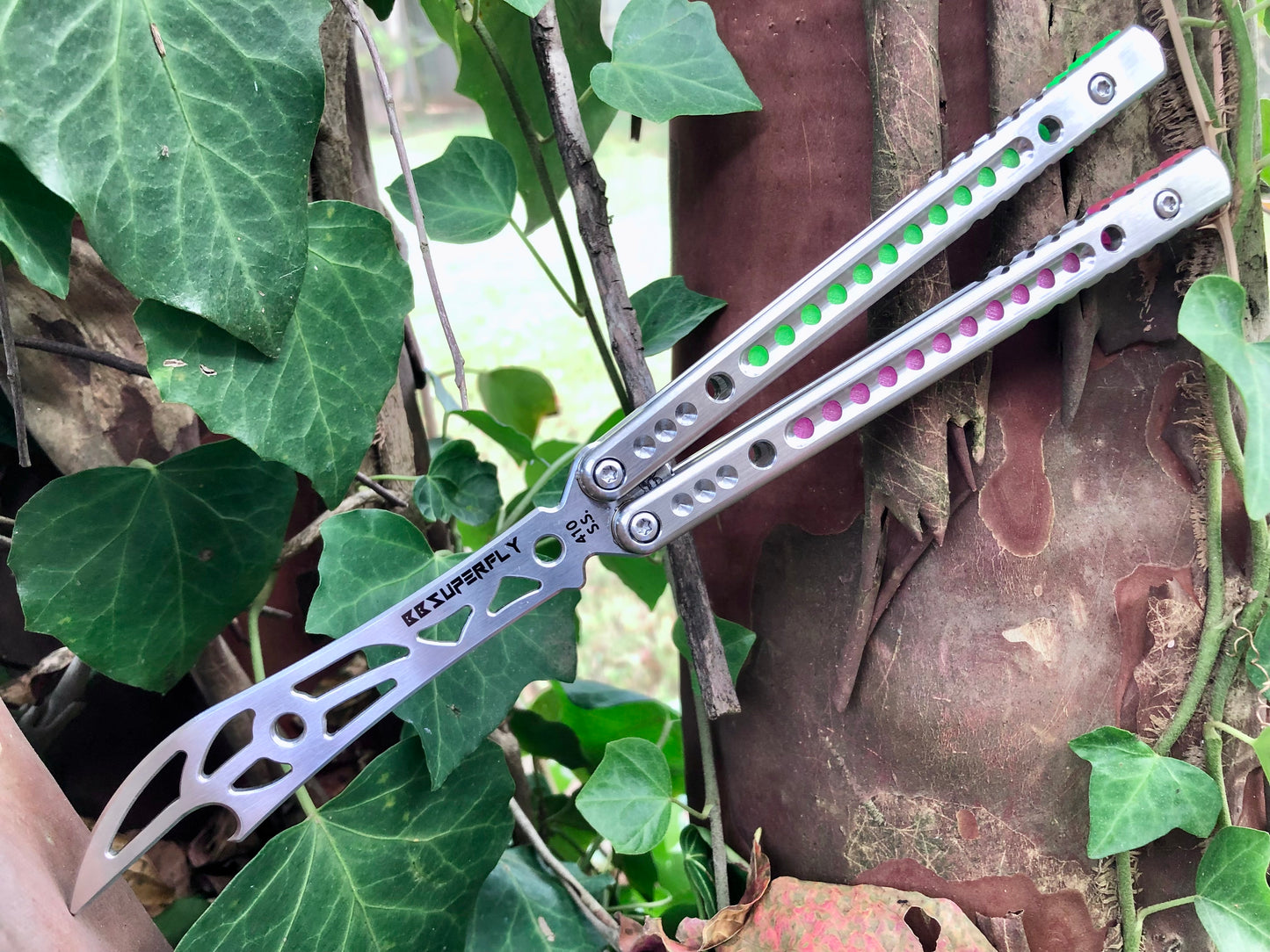 Add a pop of color to your BBbarfly SuperFly balisong trainer with these polyurethane Zippy handle inlays.