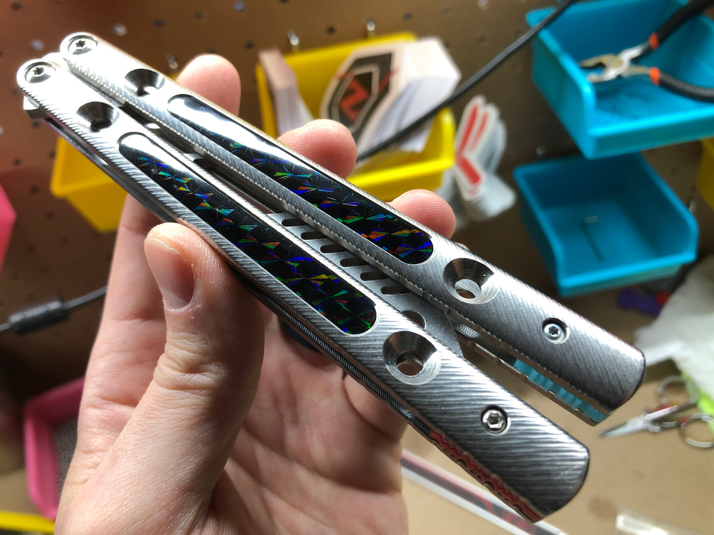 Zippy spacers reduce the handle bias and add positive jimping to your Squiggle Krake, while the inlays add grip and comfort. Individually, both spacers and the inlays eliminate ring and are designed to fit the titanium Squiggle handles for the Squid Industries Krake Raken balisong.