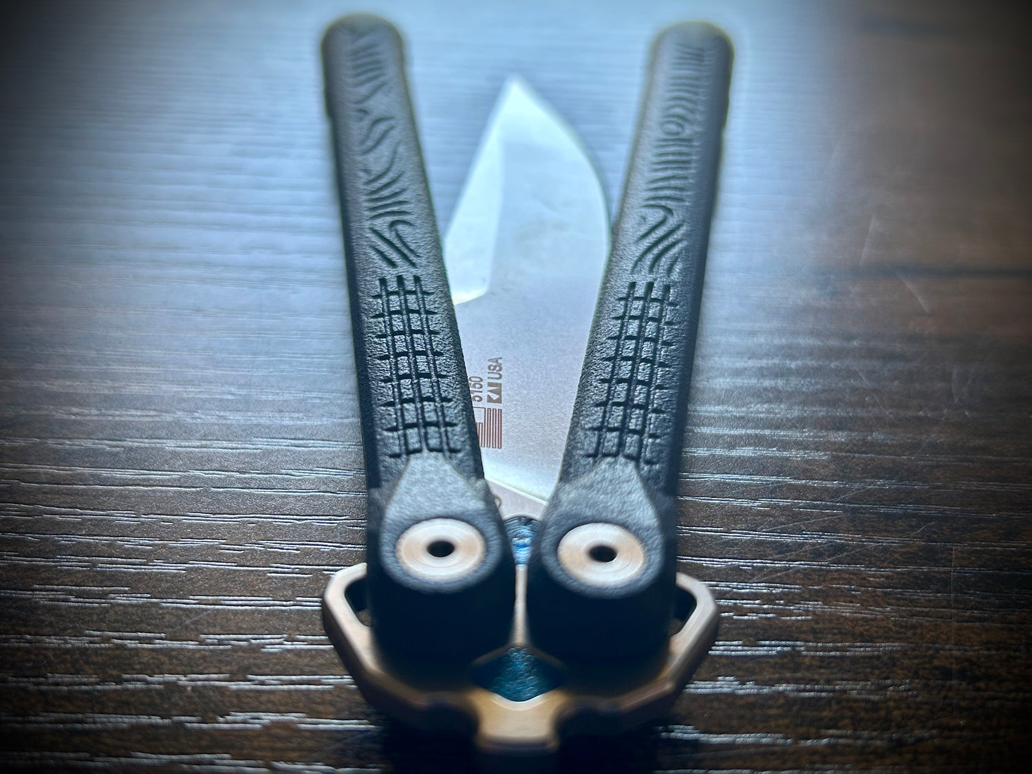 ZippyLucha handles (aka ZLucha) are a set of aftermarket handles for the Kershaw Lucha Balisong (live blade). They lighten the Lucha (3.62 oz), improve the balance for flipping, and introduce the high-performance threadlocker-free Zippy pivot/bearing system.
