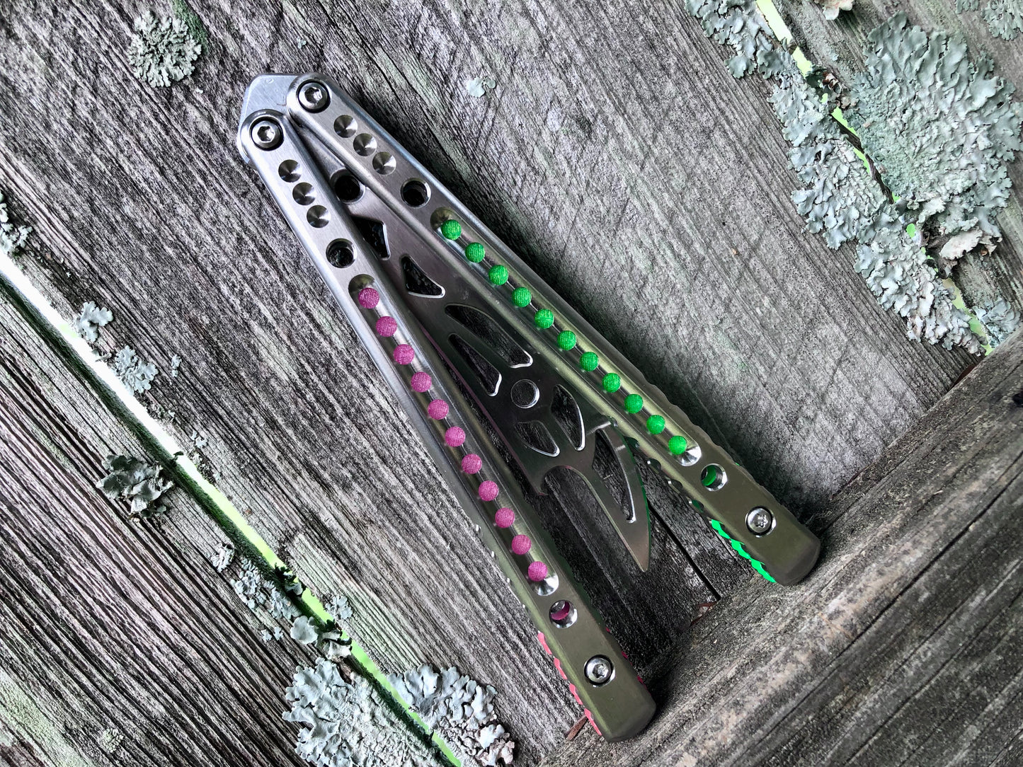 Add a pop of color to your BBbarfly SuperFly balisong trainer with these polyurethane Zippy handle inlays.