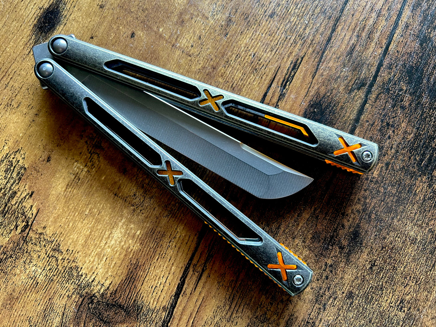 Designed and manufactured by Zippy, these are the OEM spacers and inlays included with each Bxndxge Stitch v2 balisong. This listing allows you to customize your Bxndxge Stitch v2 and Stitch-R with different colors. These mods are made in-house from a rubbery, shatter-proof polyurethane.