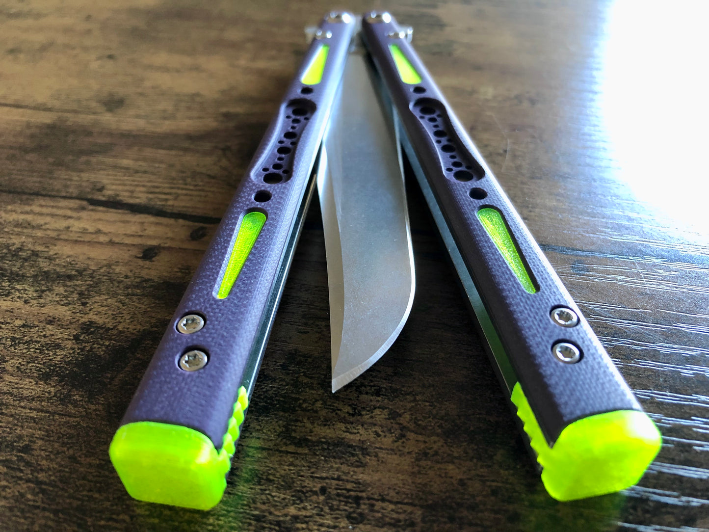 Modify the balance and ergo of your EPS Wraith Balisong with Zippy spacers, made in-house from a rubbery, shatter-proof polyurethane. They add positive "saw-tooth" jimping to the Wraith and include a tungsten weight system for adjustable balance. The spacers are available as either full-length flush spacers, or handle extensions which add length and protect the handles from drops.