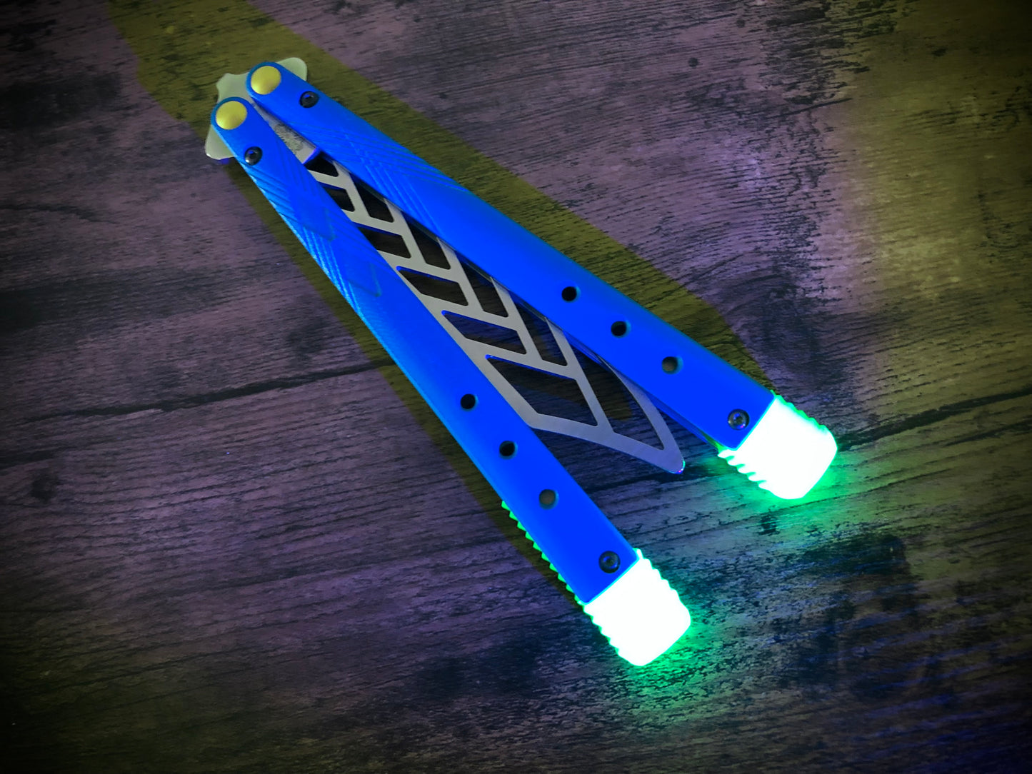 These Zippy spacers for the Benchmade Necron balisong are shatter-proof extensions that will protect your handles with no risk of cracking on hard-drops. They are available in 3x different lengths with removable tungsten weights for a more granular balance and length customization. They also offer positive jimping for extra grip, and install easily in just a few minutes (watch the assembly video above!). These spacers are a no-nonsense upgrade for the Necron.