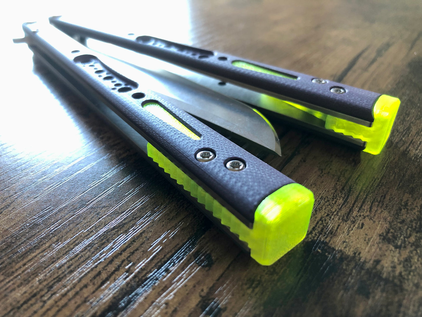 Modify the balance and ergo of your EPS Wraith Balisong with Zippy spacers, made in-house from a rubbery, shatter-proof polyurethane. They add positive "saw-tooth" jimping to the Wraith and include a tungsten weight system for adjustable balance. The spacers are available as either full-length flush spacers, or handle extensions which add length and protect the handles from drops.