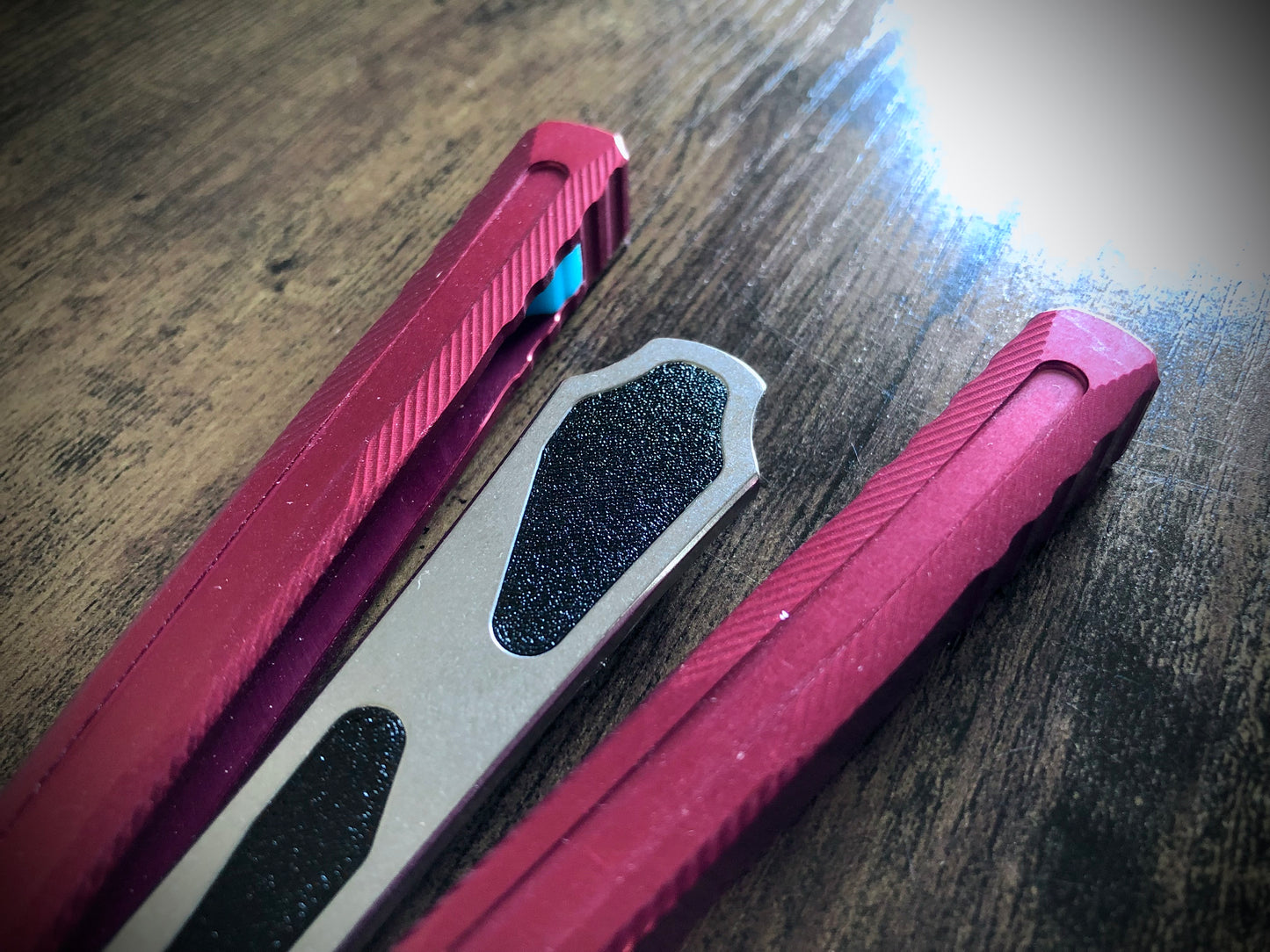 Adjust the weight distribution of your Fellowship Blades Hognose balisong trainer with this custom-made Zippy balance mod. This mod consists of shatter-proof polyurethane inserts which add tip weight to the blade, and jimping plugs which add end-weight to the handles. Together, these mods add a pop of color and increase the momentum of the Hognose trainer.