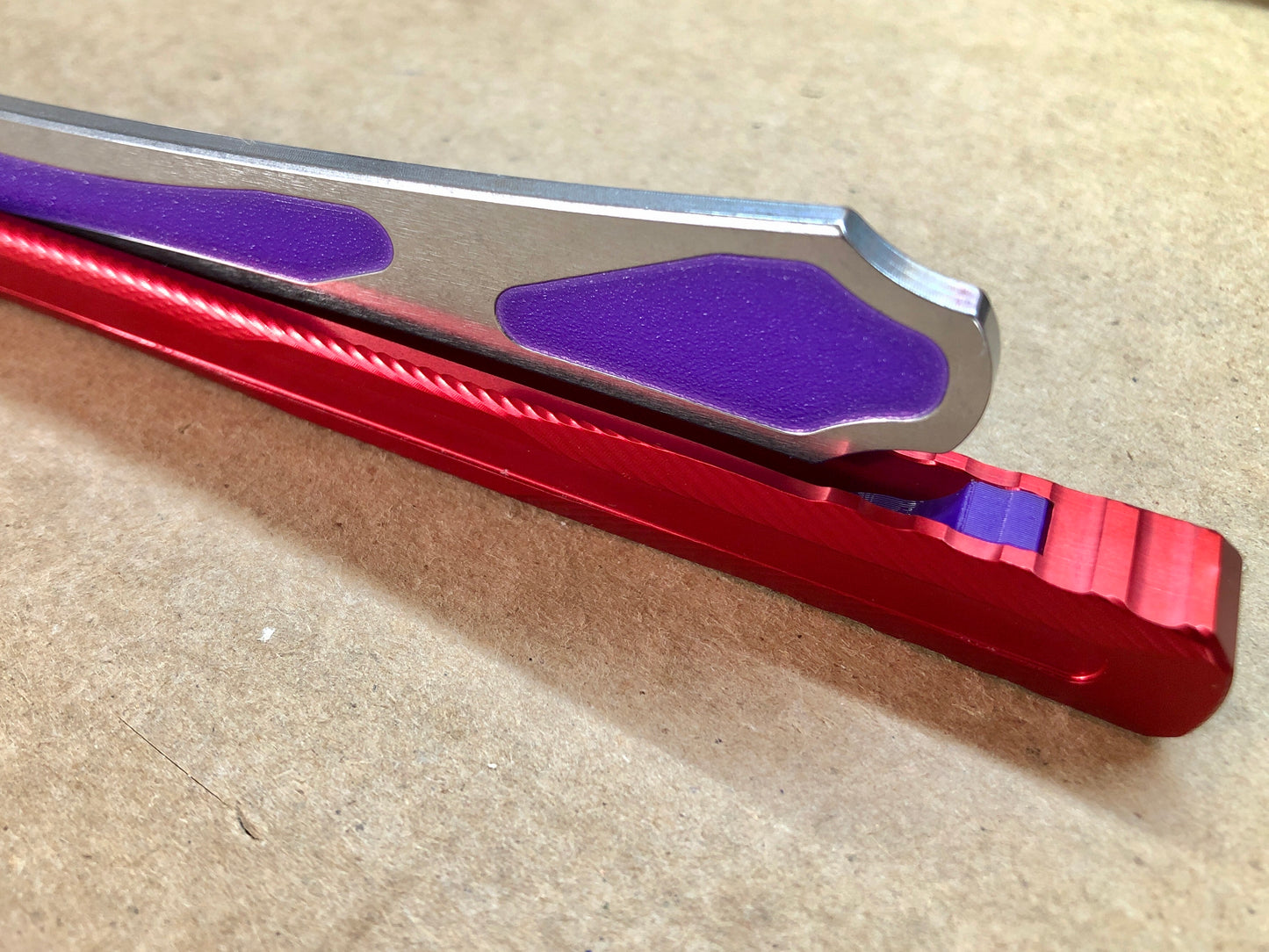 Adjust the weight distribution of your Fellowship Blades Hognose balisong trainer with this custom-made Zippy balance mod. This mod consists of shatter-proof polyurethane inserts which add tip weight to the blade, and jimping plugs which add end-weight to the handles. Together, these mods add a pop of color and increase the momentum of the Hognose trainer.