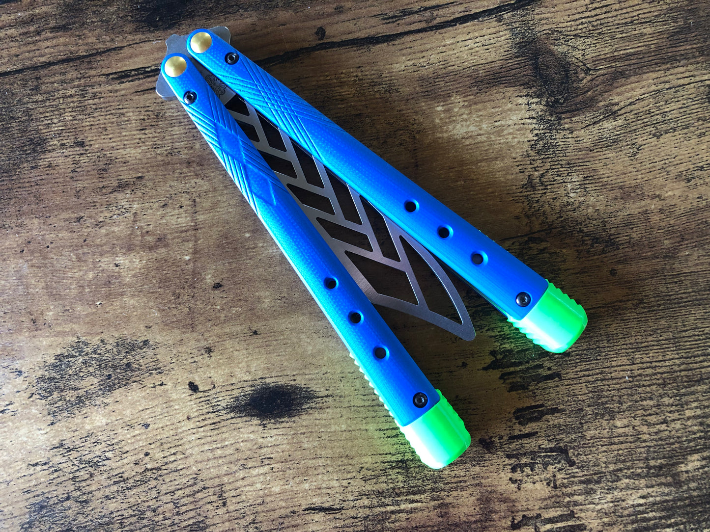 These Zippy spacers for the Benchmade Necron balisong are shatter-proof extensions that will protect your handles with no risk of cracking on hard-drops. They are available in 3x different lengths with removable tungsten weights for a more granular balance and length customization. They also offer positive jimping for extra grip, and install easily in just a few minutes (watch the assembly video above!). These spacers are a no-nonsense upgrade for the Necron.