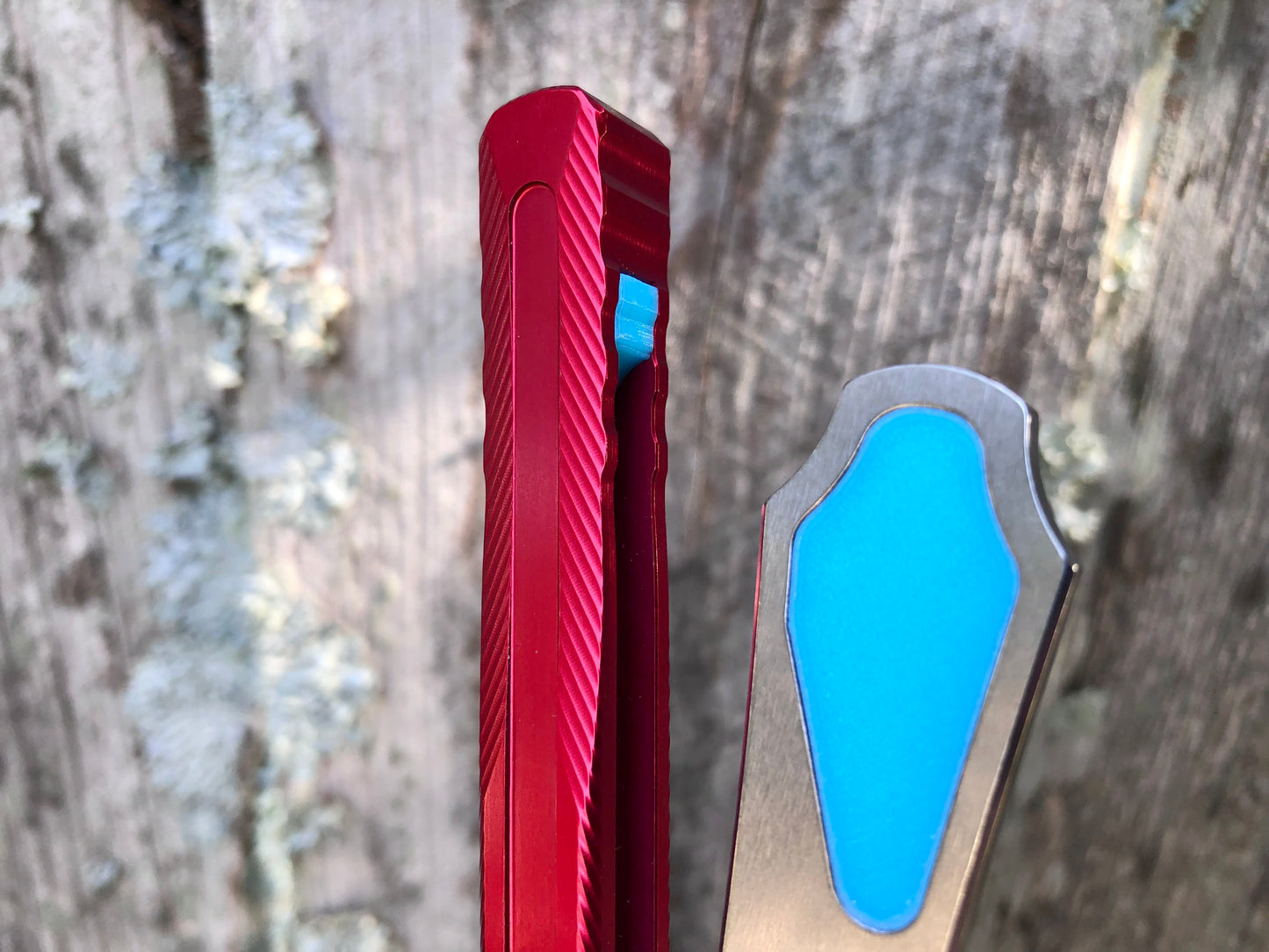 Adjust the weight distribution of your Fellowship Blades Hognose balisong trainer with this custom-made Zippy balance mod. This mod consists of shatter-proof polyurethane inserts which add tip weight to the blade, and jimping plugs which add end-weight to the handles. Together, these mods add a pop of color and increase the momentum of the Hognose trainer.