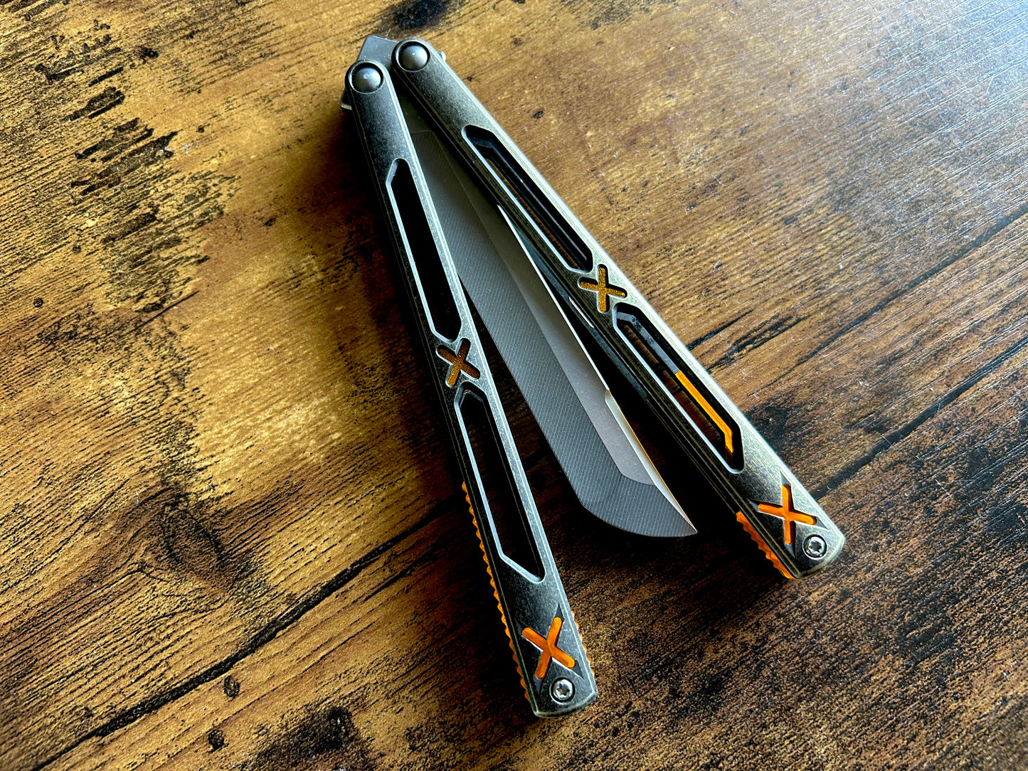 Designed and manufactured by Zippy, these are the OEM spacers and inlays included with each Bxndxge Stitch v2 balisong. This listing allows you to customize your Bxndxge Stitch v2 and Stitch-R with different colors. These mods are made in-house from a rubbery, shatter-proof polyurethane.