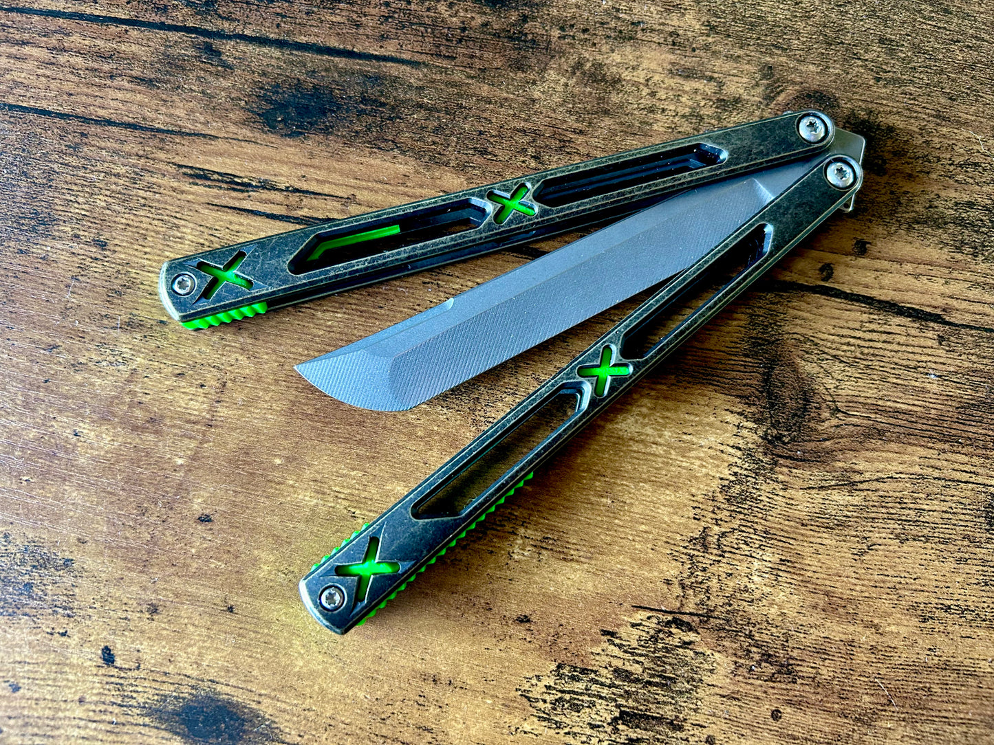 Designed and manufactured by Zippy, these are the OEM spacers and inlays included with each Bxndxge Stitch v2 balisong. This listing allows you to customize your Bxndxge Stitch v2 and Stitch-R with different colors. These mods are made in-house from a rubbery, shatter-proof polyurethane.