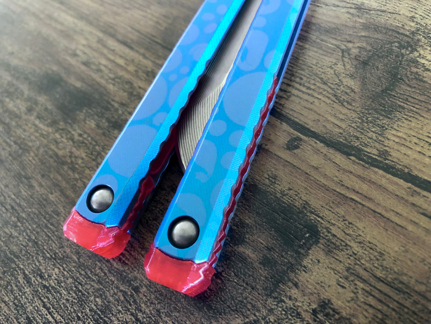 These Zippy spacers designed for the Fellowship Blades Gaboon balisong are made in-house from a rubbery, shatter-proof polyurethane. They add additional jimping to the Gaboon, and are also available as extensions which add handle length, protect the handles from drops, and include an adjustable tungsten weight system.