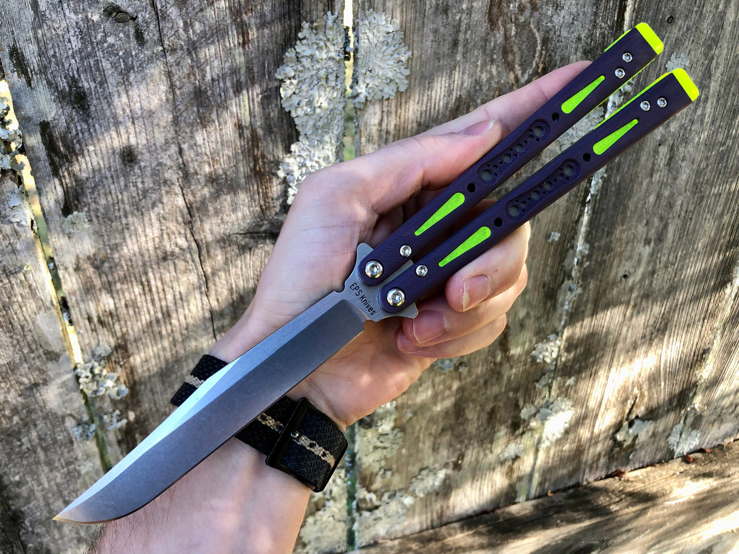 Modify the balance and ergo of your EPS Wraith Balisong with Zippy spacers, made in-house from a rubbery, shatter-proof polyurethane. They add positive "saw-tooth" jimping to the Wraith and include a tungsten weight system for adjustable balance. The spacers are available as either full-length flush spacers, or handle extensions which add length and protect the handles from drops.