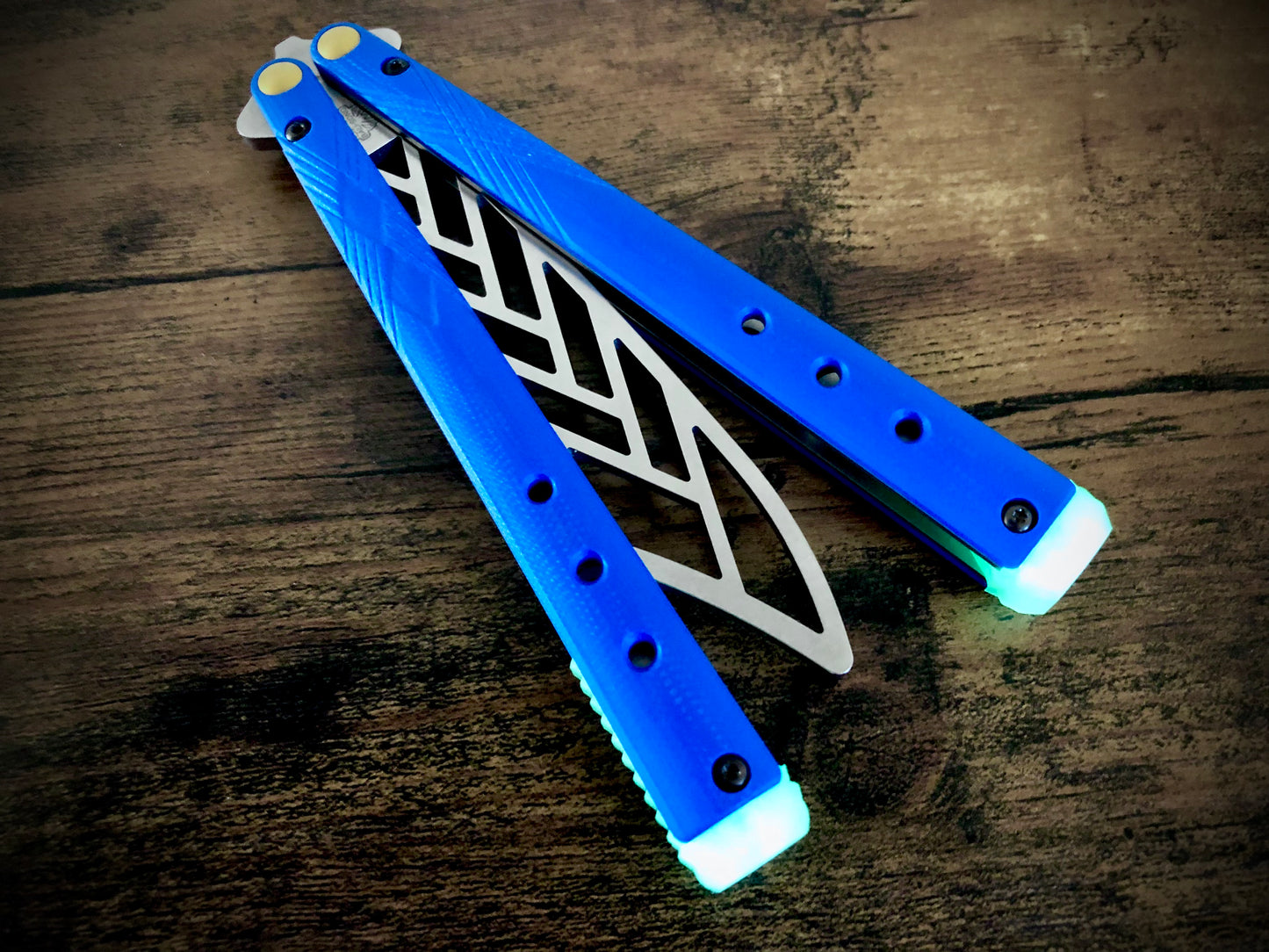 These Zippy spacers for the Benchmade Necron balisong are shatter-proof extensions that will protect your handles with no risk of cracking on hard-drops. They are available in 3x different lengths with removable tungsten weights for a more granular balance and length customization. They also offer positive jimping for extra grip, and install easily in just a few minutes (watch the assembly video above!). These spacers are a no-nonsense upgrade for the Necron.
