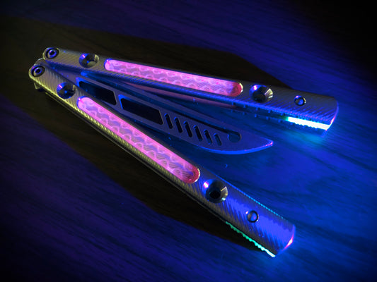 Zippy spacers reduce the handle bias and add positive jimping to your Squiggle Krake, while the inlays add grip and comfort. Individually, both spacers and the inlays eliminate ring and are designed to fit the titanium Squiggle handles for the Squid Industries Krake Raken balisong.