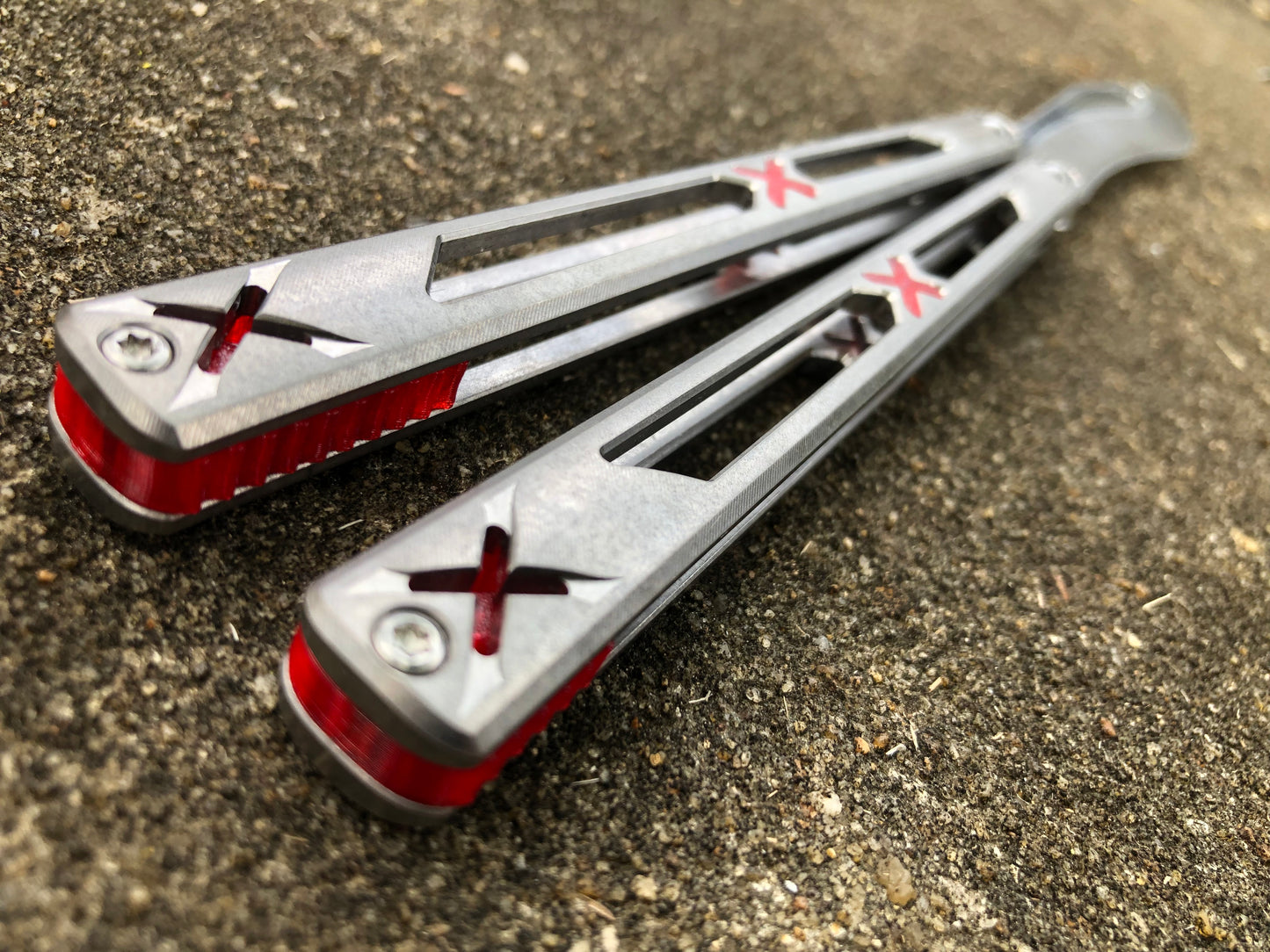 Made by Bxndxge Knives (Bandage, not bondage!) in collaboration with Zippy, the "Stitch" handles are a Titanium rehandle mod compatible with blades from both the BRS Replicant and Squid Industries Krake Raken balisongs.