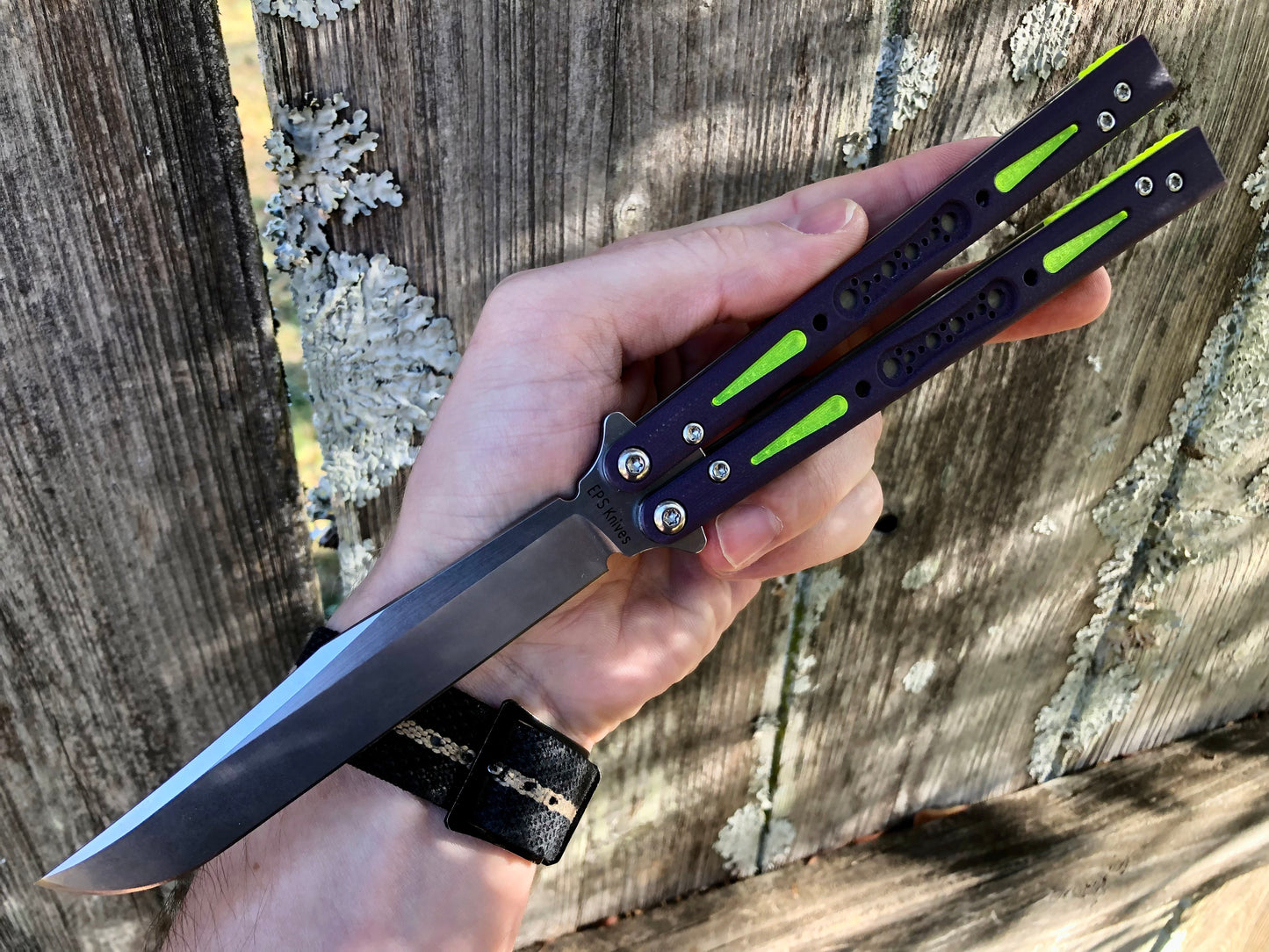 Modify the balance and ergo of your EPS Wraith Balisong with Zippy spacers, made in-house from a rubbery, shatter-proof polyurethane. They add positive "saw-tooth" jimping to the Wraith and include a tungsten weight system for adjustable balance. The spacers are available as either full-length flush spacers, or handle extensions which add length and protect the handles from drops.