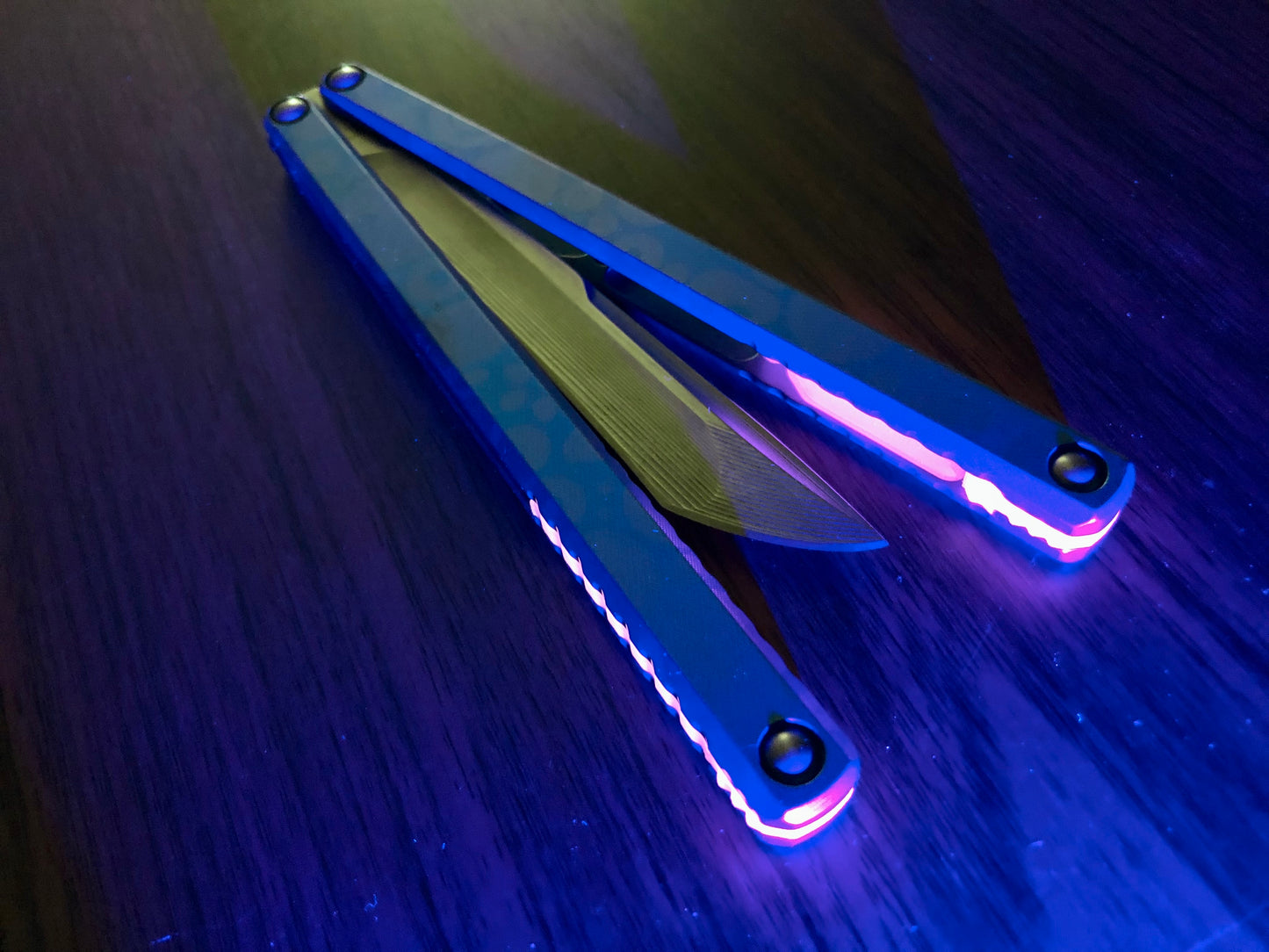 These Zippy spacers designed for the Fellowship Blades Gaboon balisong are made in-house from a rubbery, shatter-proof polyurethane. They add additional jimping to the Gaboon, and are also available as extensions which add handle length, protect the handles from drops, and include an adjustable tungsten weight system.