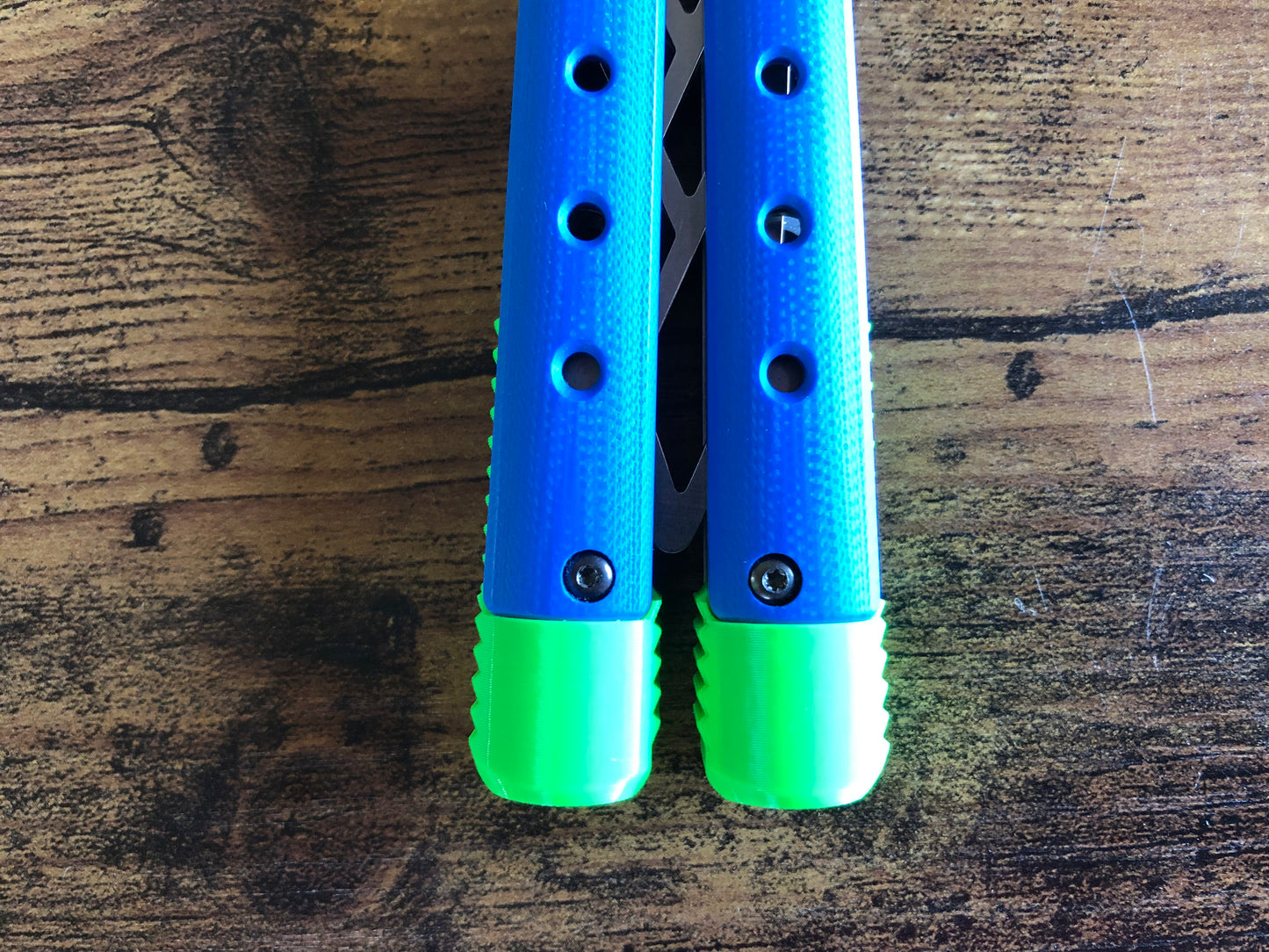 These Zippy spacers for the Benchmade Necron balisong are shatter-proof extensions that will protect your handles with no risk of cracking on hard-drops. They are available in 3x different lengths with removable tungsten weights for a more granular balance and length customization. They also offer positive jimping for extra grip, and install easily in just a few minutes (watch the assembly video above!). These spacers are a no-nonsense upgrade for the Necron.