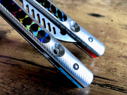 Zippy spacers reduce the handle bias and add positive jimping to your Squiggle Krake, while the inlays add grip and comfort. Individually, both spacers and the inlays eliminate ring and are designed to fit the titanium Squiggle handles for the Squid Industries Krake Raken balisong.