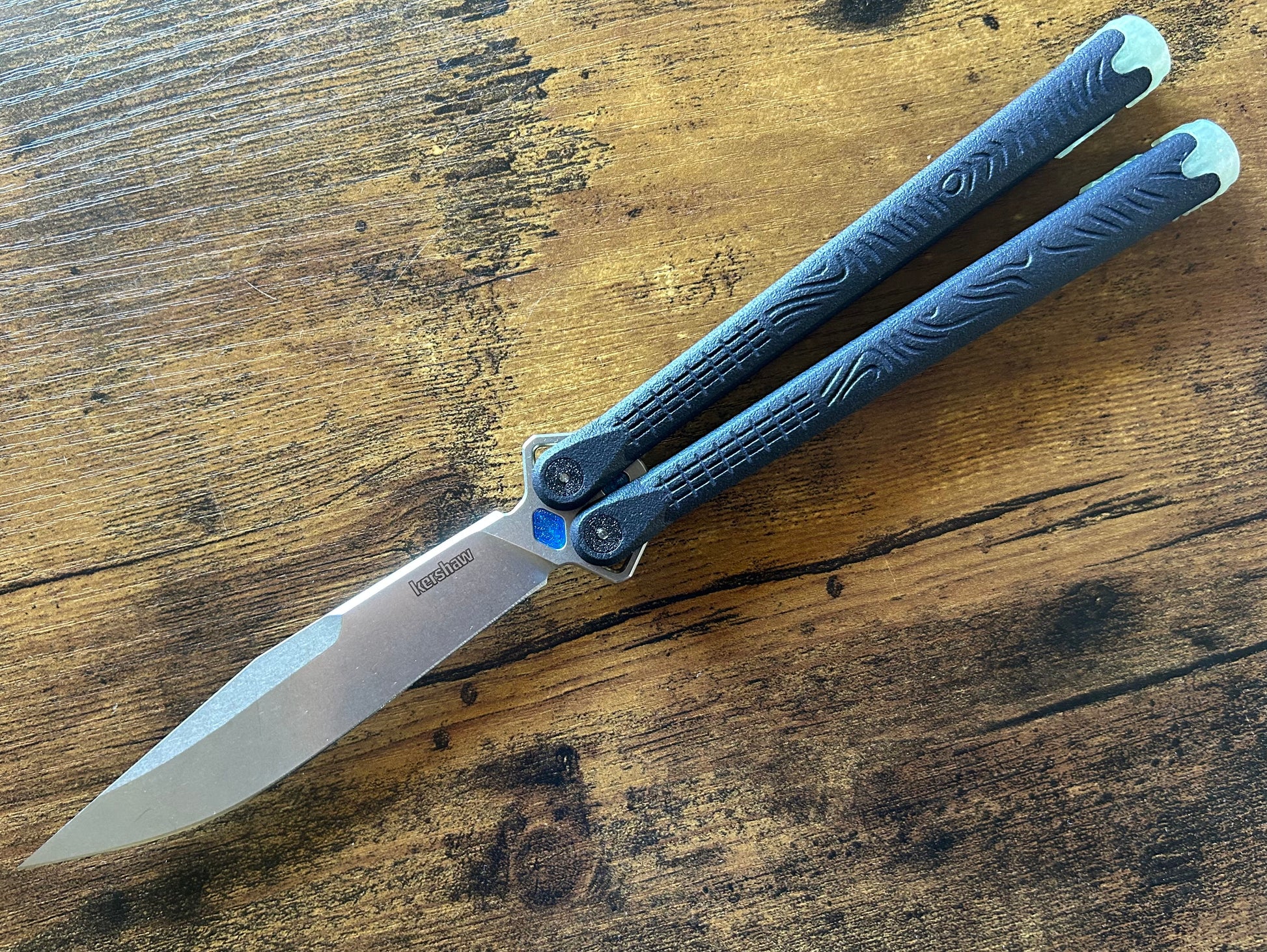 ZippyLucha handles (aka ZLucha) are a set of aftermarket handles for the Kershaw Lucha Balisong (live blade). They lighten the Lucha (3.62 oz), improve the balance for flipping, and introduce the high-performance threadlocker-free Zippy pivot/bearing system.