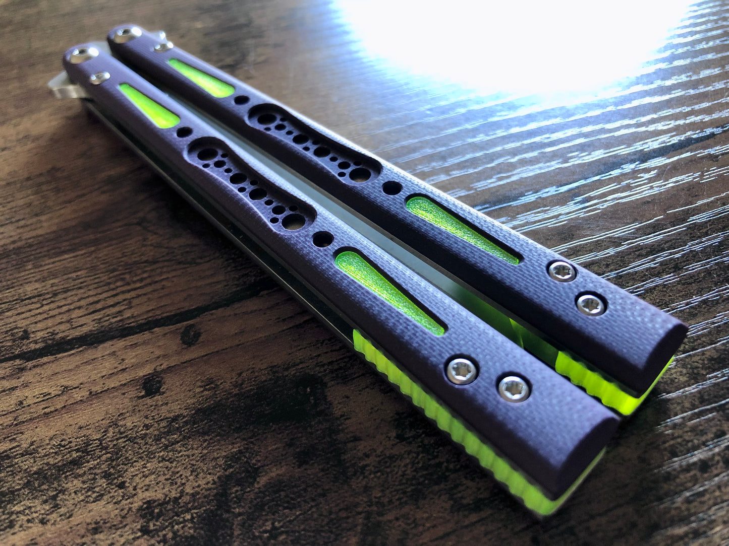 Modify the balance and ergo of your EPS Wraith Balisong with Zippy spacers, made in-house from a rubbery, shatter-proof polyurethane. They add positive "saw-tooth" jimping to the Wraith and include a tungsten weight system for adjustable balance. The spacers are available as either full-length flush spacers, or handle extensions which add length and protect the handles from drops.