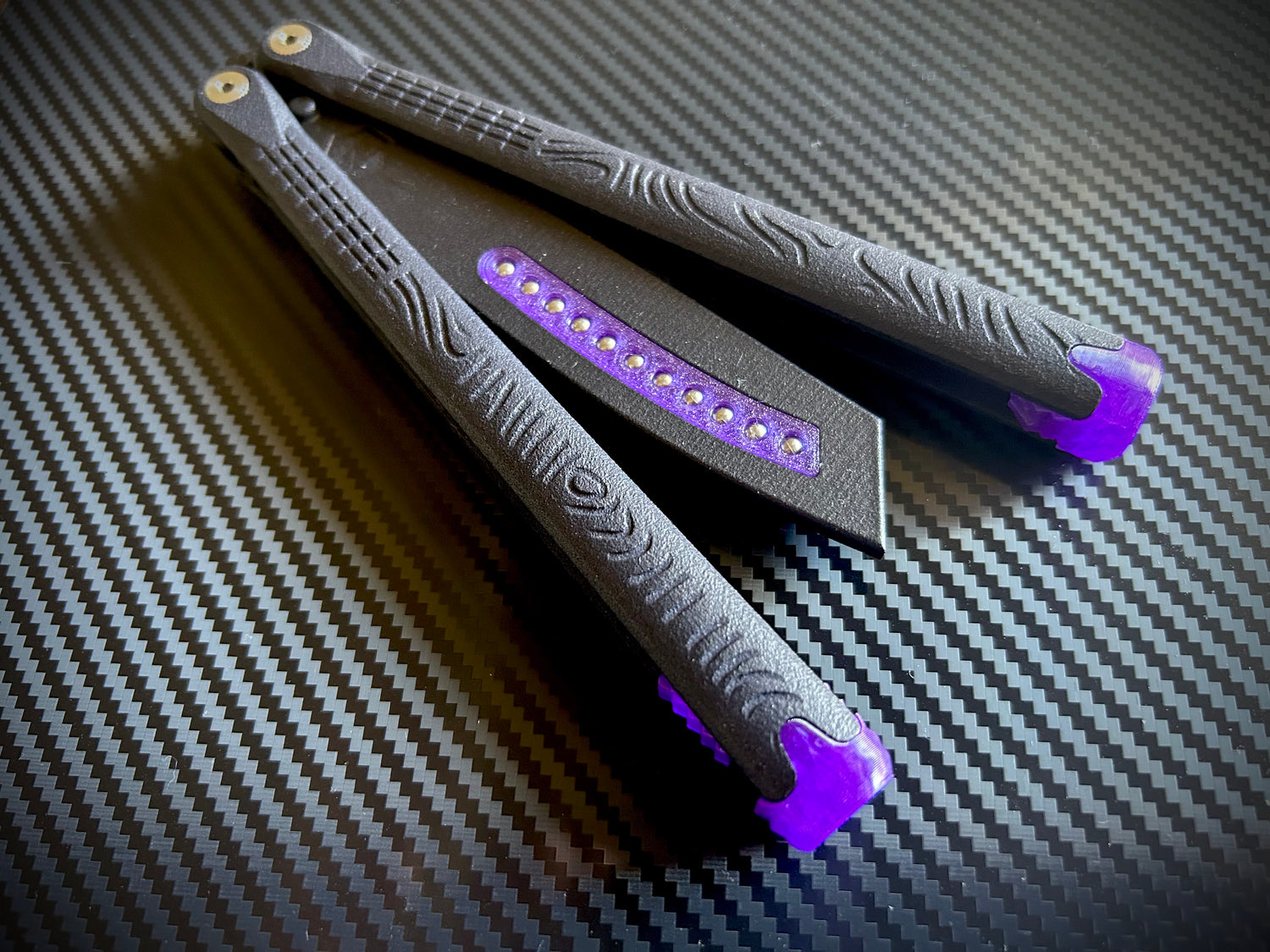 The Cycloid LC (Kershaw Lucha Compatible) is the most premium plastic butterfly knife trainer available. Whether you're looking for your first flipper, or are already experienced balisong flipper, the Cycloid LC's balance, grip, and durability will meet your needs perfectly. Made from glass-reinforced nylon, the Cycloid LC ranks among the heaviest and most durable plastic balisongs available. The Cycloid LC features channel-construction handles and clocks in at 2.7 oz.