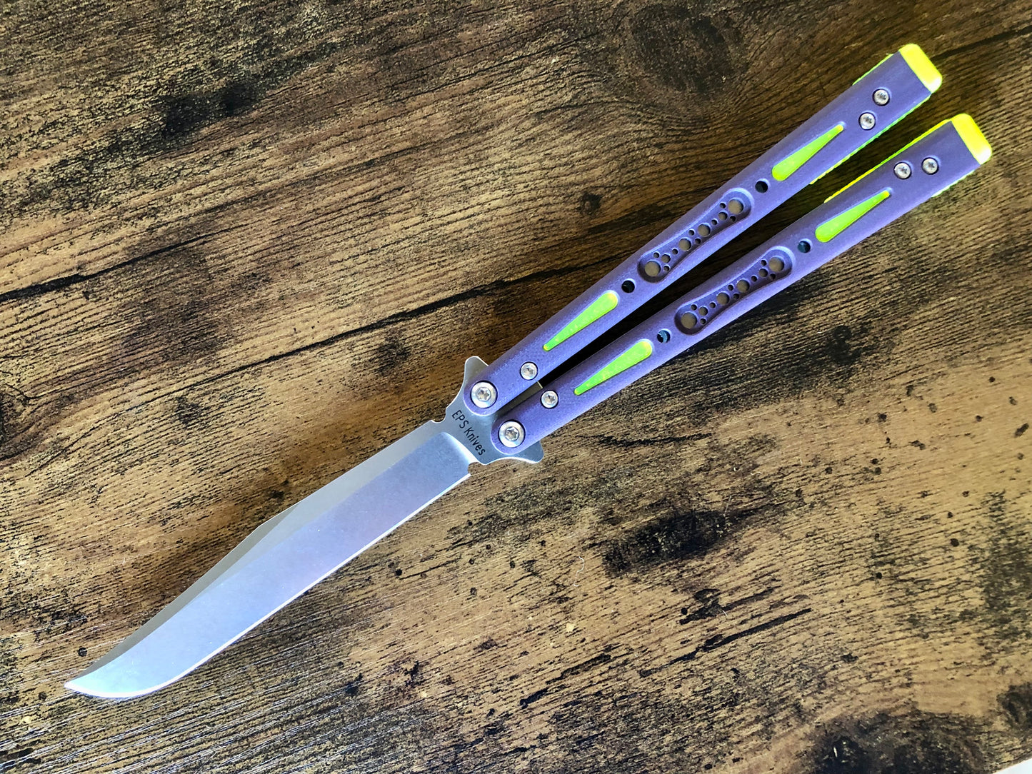 Modify the balance and ergo of your EPS Wraith Balisong with Zippy spacers, made in-house from a rubbery, shatter-proof polyurethane. They add positive "saw-tooth" jimping to the Wraith and include a tungsten weight system for adjustable balance. The spacers are available as either full-length flush spacers, or handle extensions which add length and protect the handles from drops.