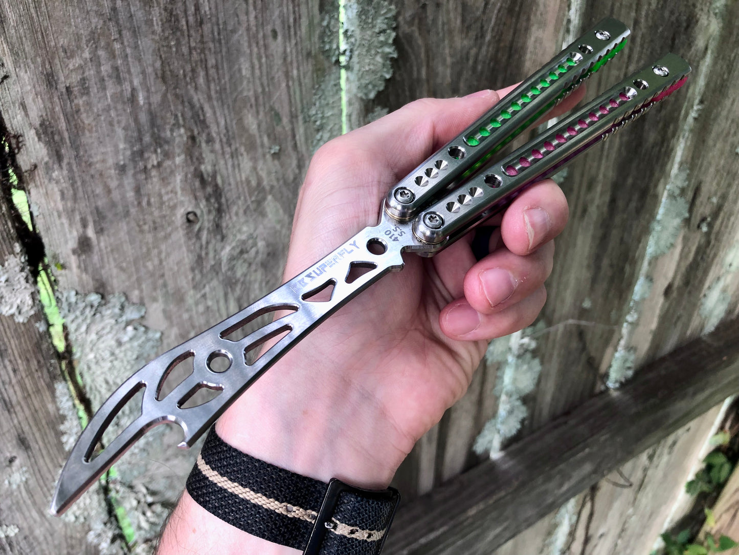 Add a pop of color to your BBbarfly SuperFly balisong trainer with these polyurethane Zippy handle inlays.