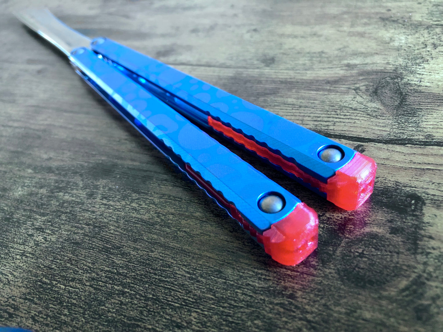 These Zippy spacers designed for the Fellowship Blades Gaboon balisong are made in-house from a rubbery, shatter-proof polyurethane. They add additional jimping to the Gaboon, and are also available as extensions which add handle length, protect the handles from drops, and include an adjustable tungsten weight system.