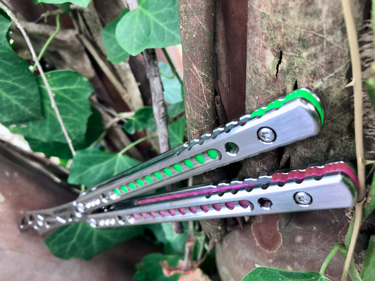 Add a pop of color to your BBbarfly SuperFly balisong trainer with these polyurethane Zippy handle inlays.