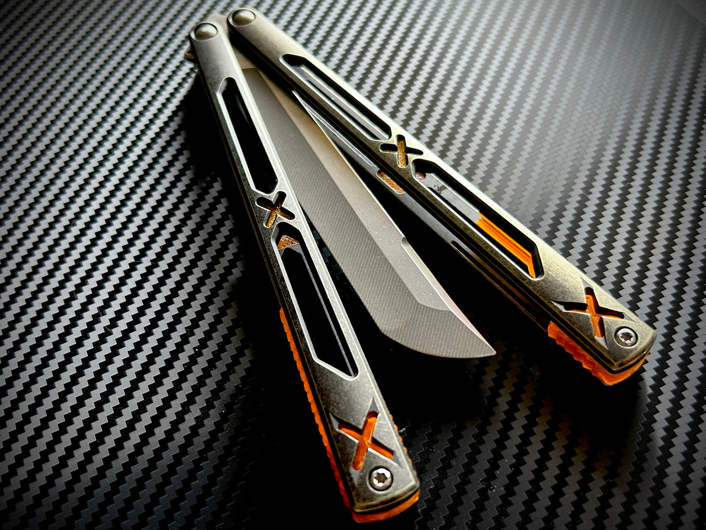 Designed and manufactured by Zippy, these are the OEM spacers and inlays included with each Bxndxge Stitch v2 balisong. This listing allows you to customize your Bxndxge Stitch v2 and Stitch-R with different colors. These mods are made in-house from a rubbery, shatter-proof polyurethane.