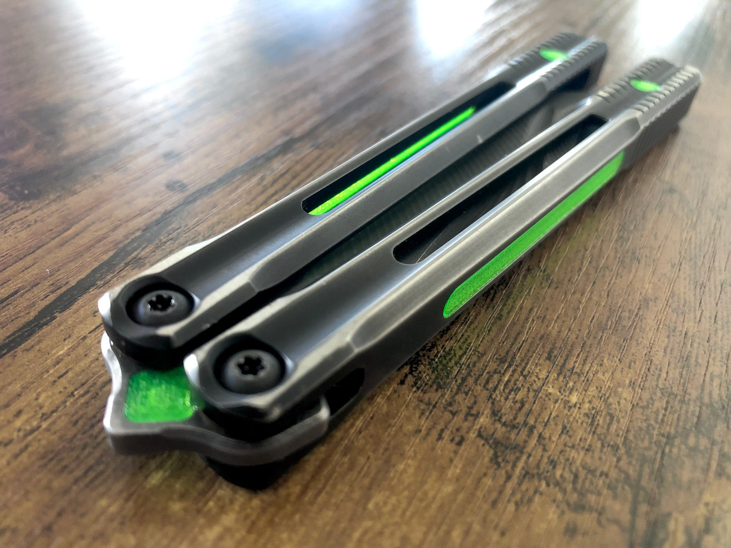 Add a pop of color and silence the ring of your JK Design Orca v2 balisong with these Zippy inlays. This mod consists of tang inlays, speed channel inserts, and "pivot plugs" which fill the bores at the base of the handles. The inlays are made in-house from a rubbery polyurethane and won't pop out on drops