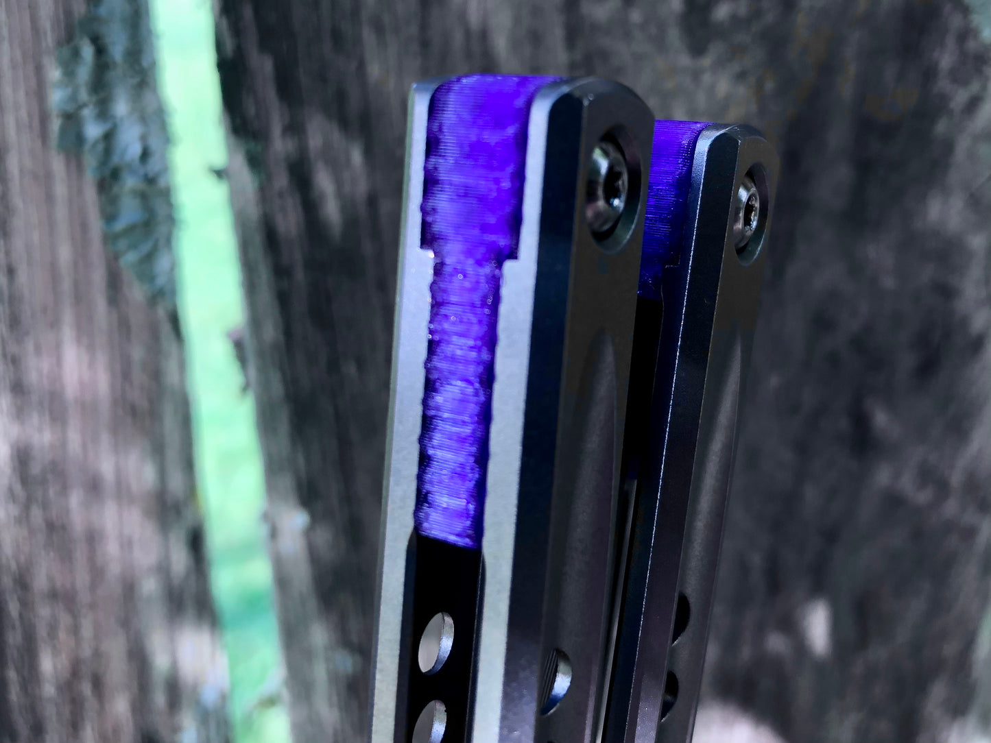 These Zippy spacers for the JK Design Embargo Balisong are made in-house from a rubbery, shatter-proof polyurethane. They add positive "saw-tooth" jimping to the Embargo and include a tungsten weight system for adjustable balance.