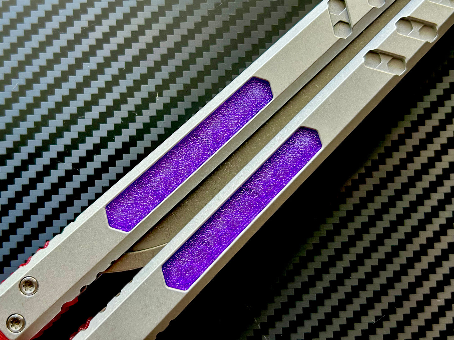 Perfect the balance and ergo of your BRS E-Volve Hex butterfly knife trainer with these custom-made Zippy spacers. The spacers are made in-house from a shatter-proof polyurethane. The spacers extend the handles, feature positive jimping, and enable adjustable balance with up to 3x removable tungsten weights per spacer.