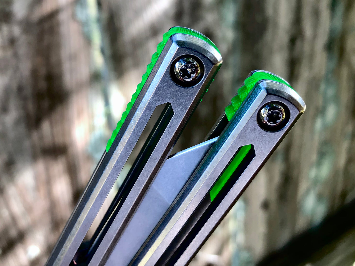 These Zippy spacers designed for the Squid Industries Hydro Balisong are made in-house from a rubbery, shatter-proof polyurethane. They add positive "sawtooth" jimping to the Hydro and are available as either full-length flush spacers for a more neutral balance, or handle extensions (with an adjustable tungsten weight system) to protect the handles from drops and increase momentum. A cosmetic blade insert is included.