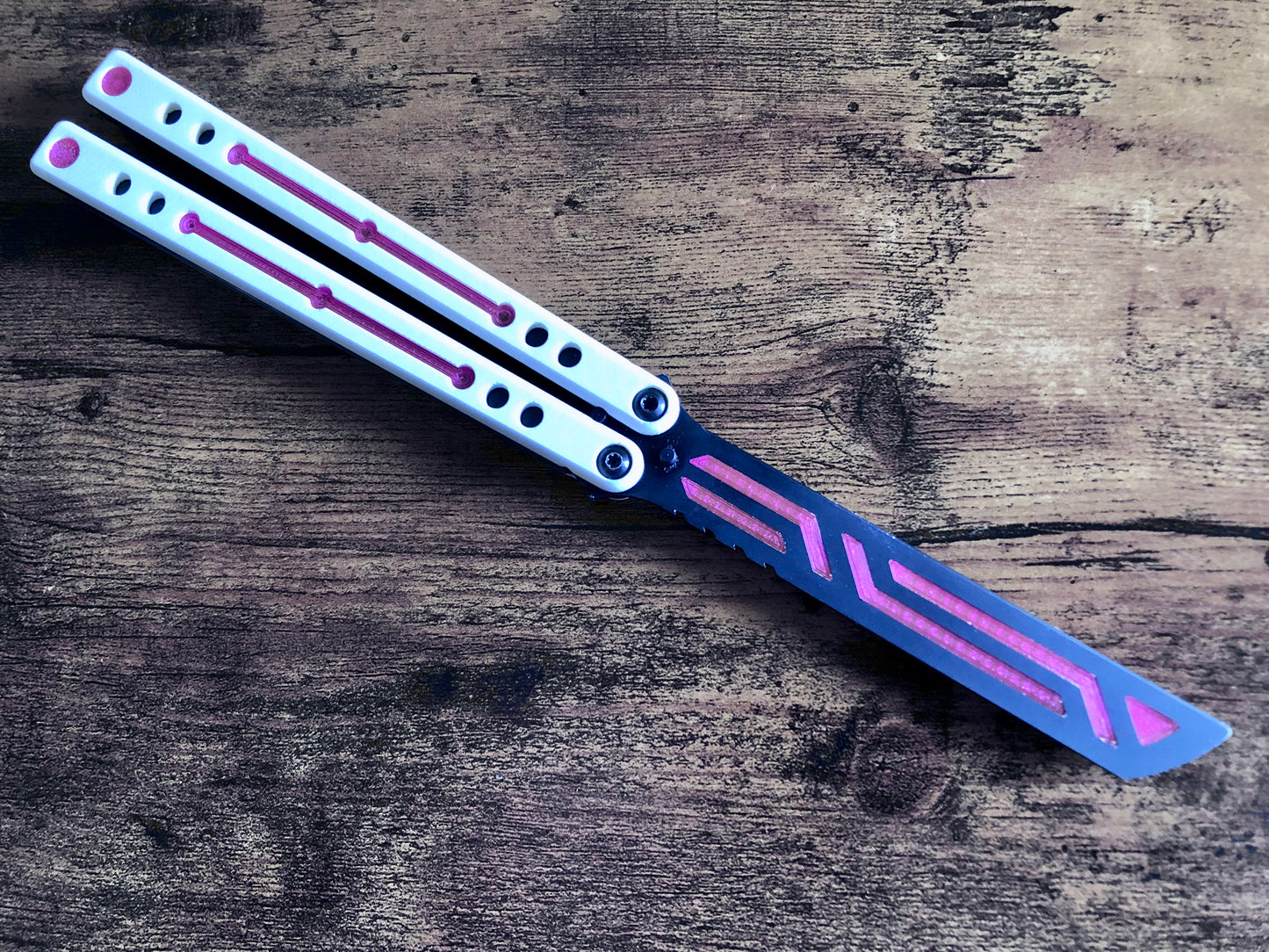 Modify the balance and add a pop of color to your Squid industries balisong trainer with these polyurethane blade inserts and handle inlays. The objective of this mod is to add blade weight for a slightly more neutral balance, with optional cosmetic handle inlays to add a pop of color.